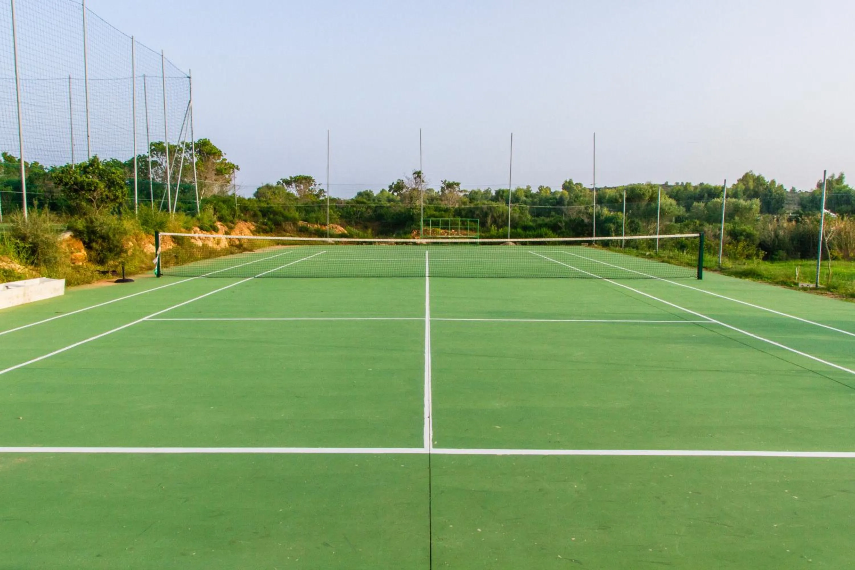 Tennis court in Grande Baia Resort & Spa