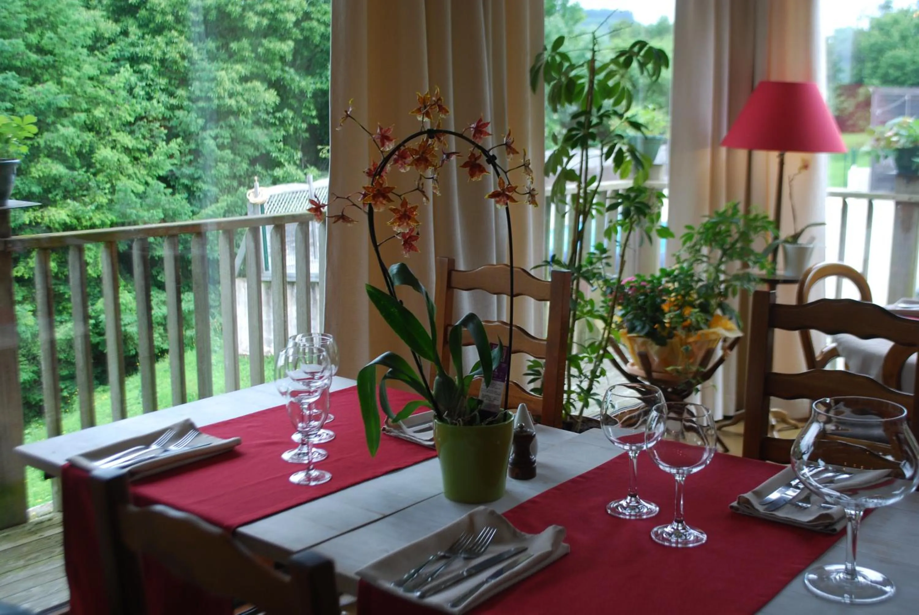 Restaurant/places to eat in Le Ranch des Lacs