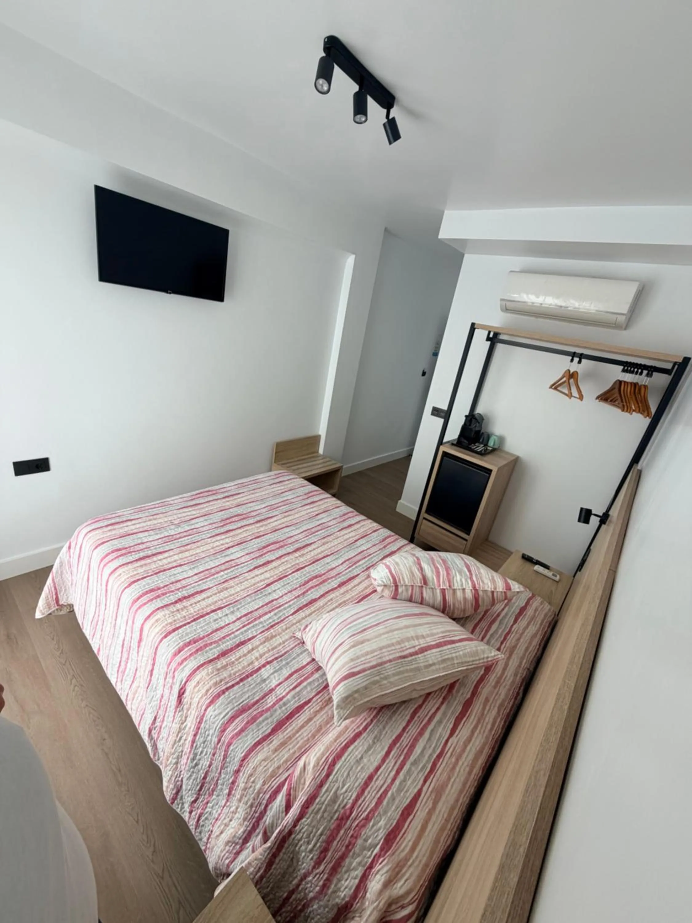 Bedroom, Bed in Hostal Juan Carlos