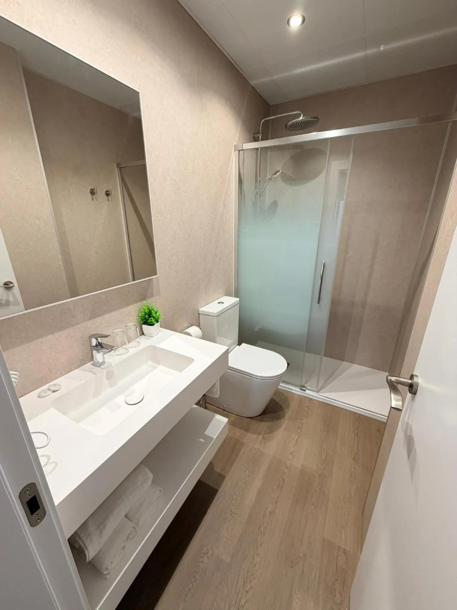 Bathroom in Hostal Juan Carlos