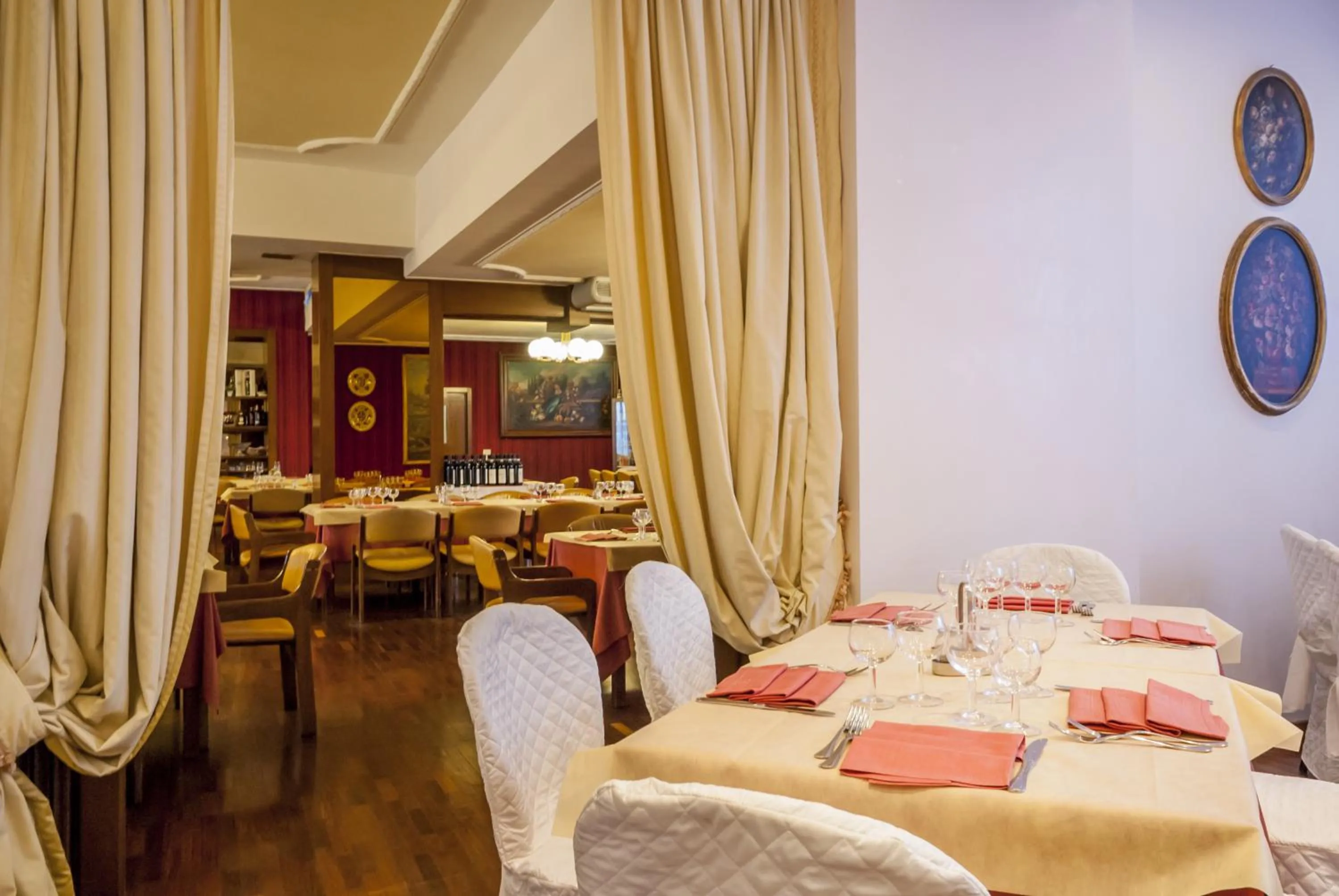 Restaurant/places to eat in Hotel Delta Florence