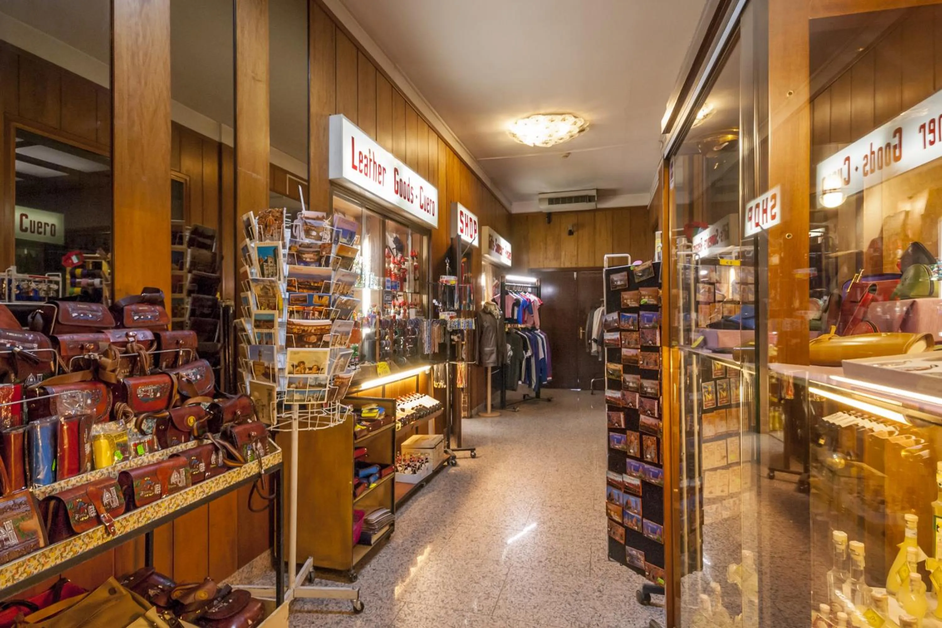 On-site shops in Hotel Delta Florence