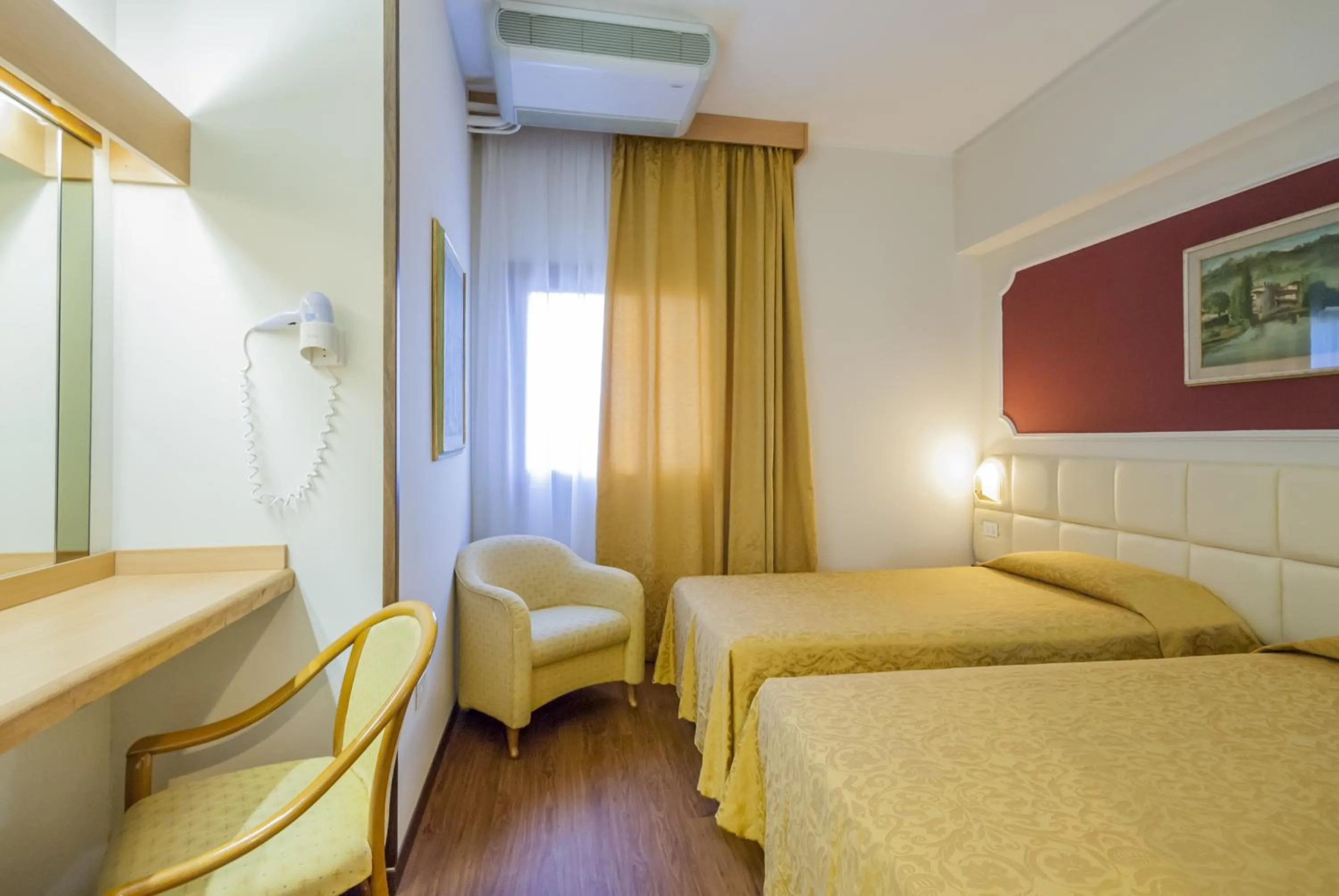 Bedroom, Bed in Hotel Delta Florence