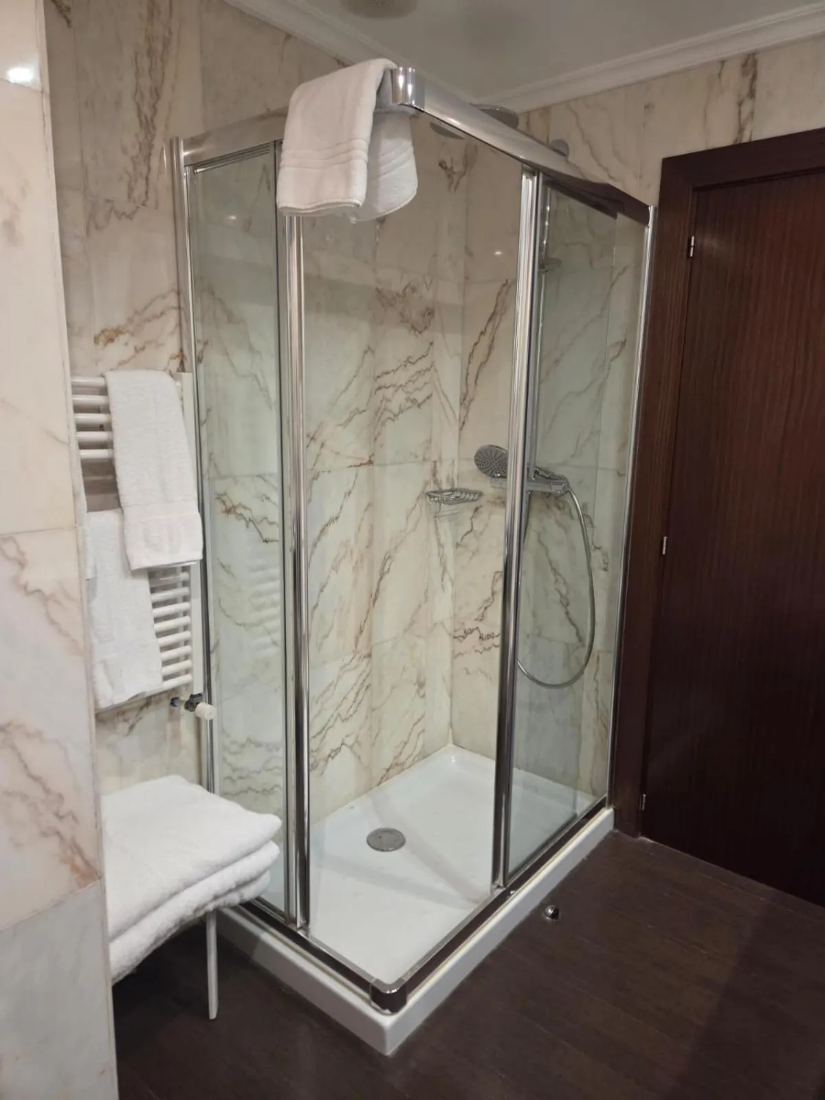 Shower in Hotel Leonor Mirón