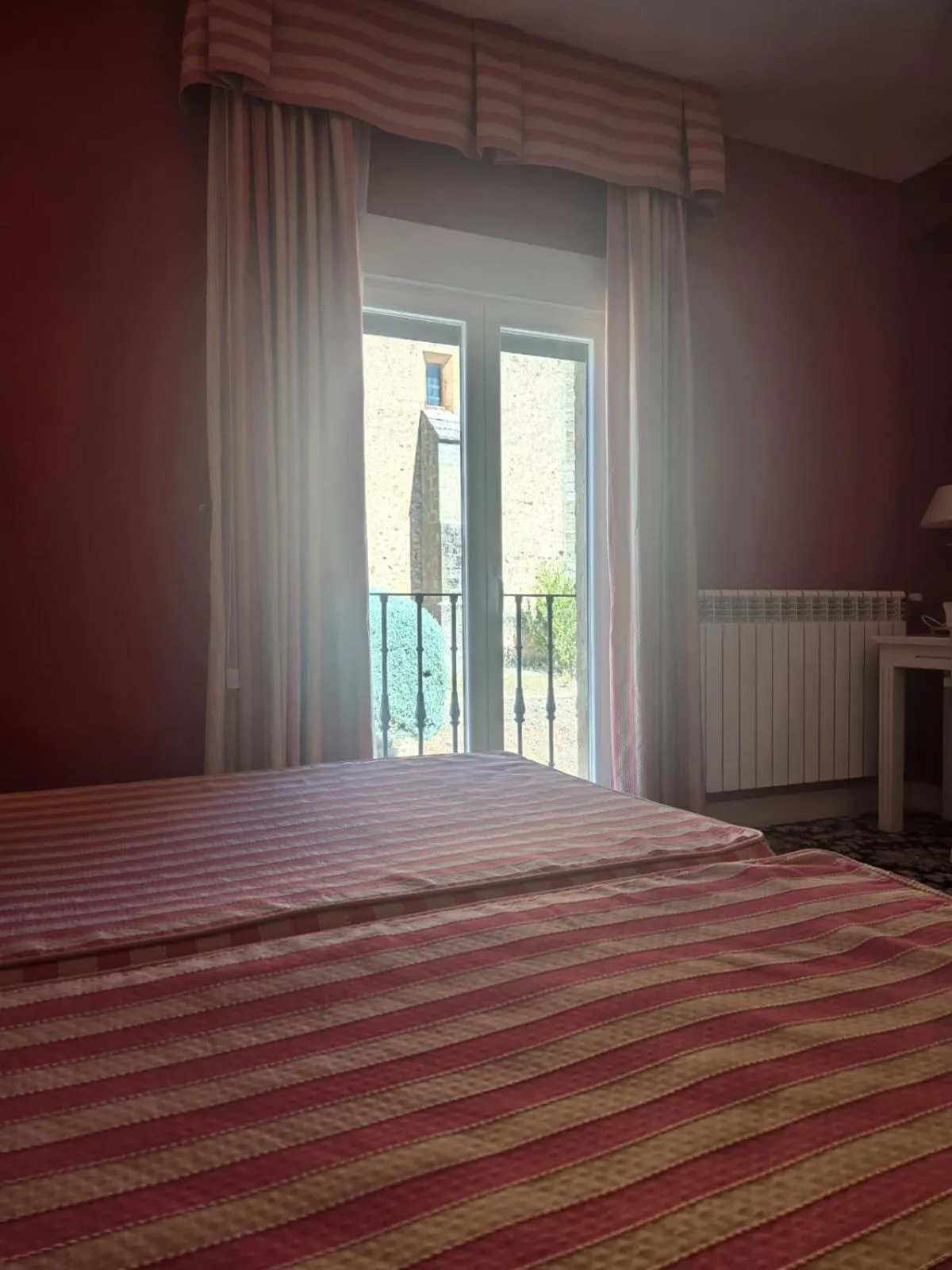 Bed in Hotel Leonor Mirón