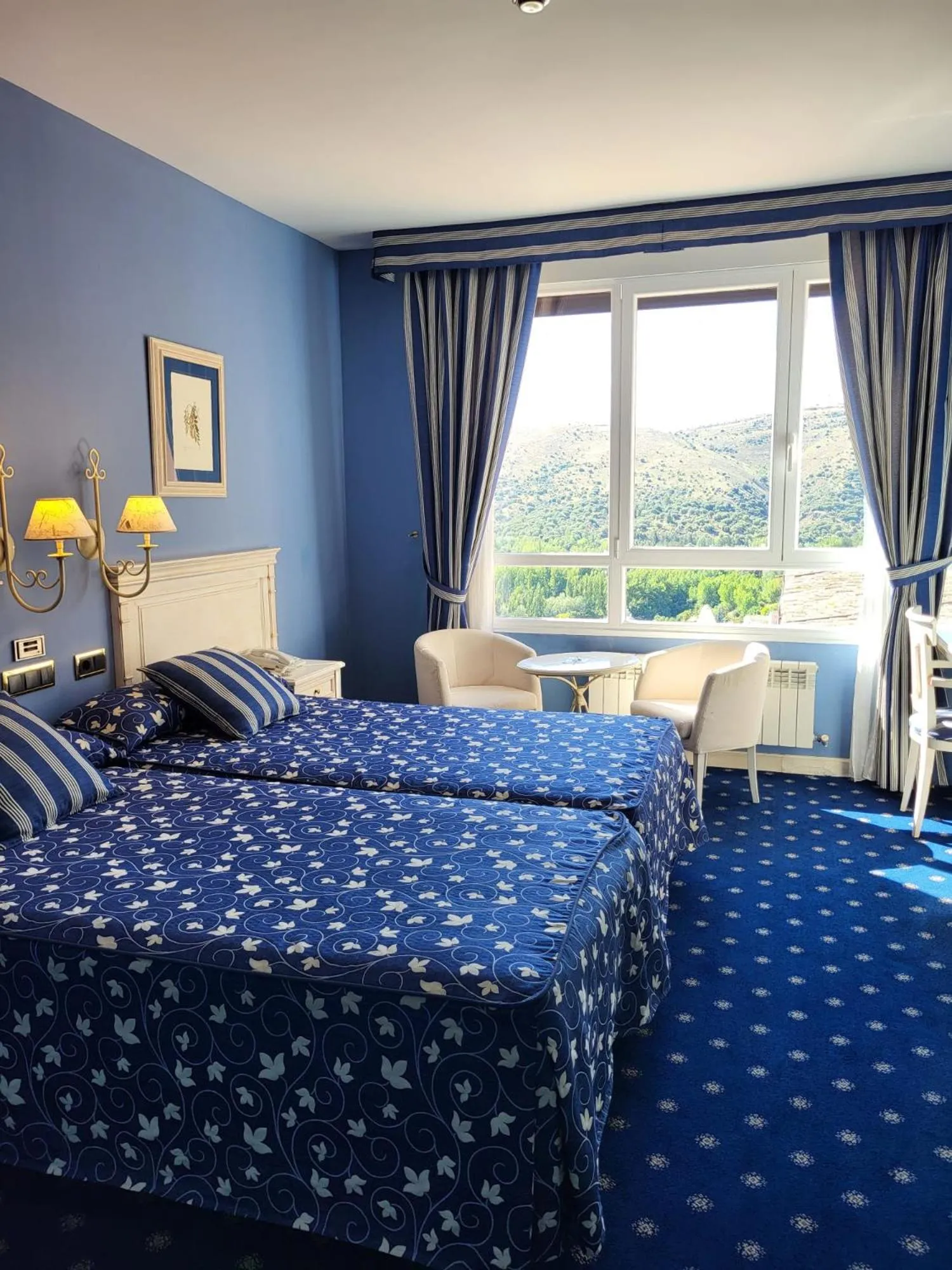 Bed in Hotel Leonor Mirón