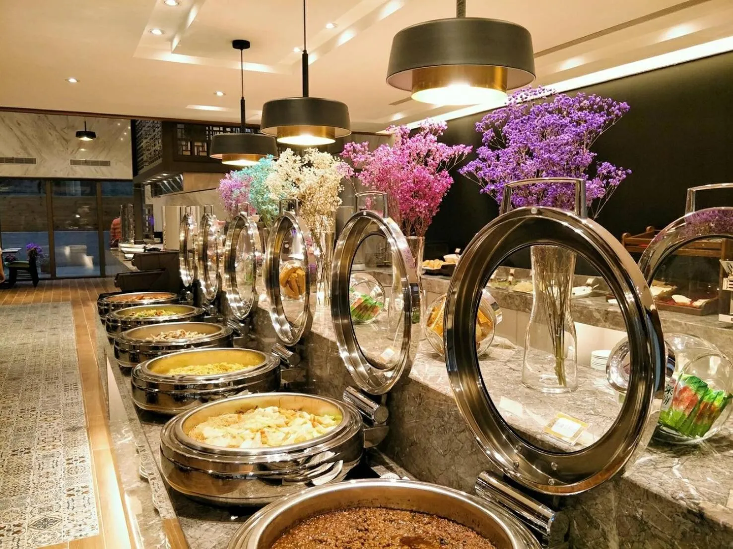 Restaurant/places to eat in Full Kind Hotel