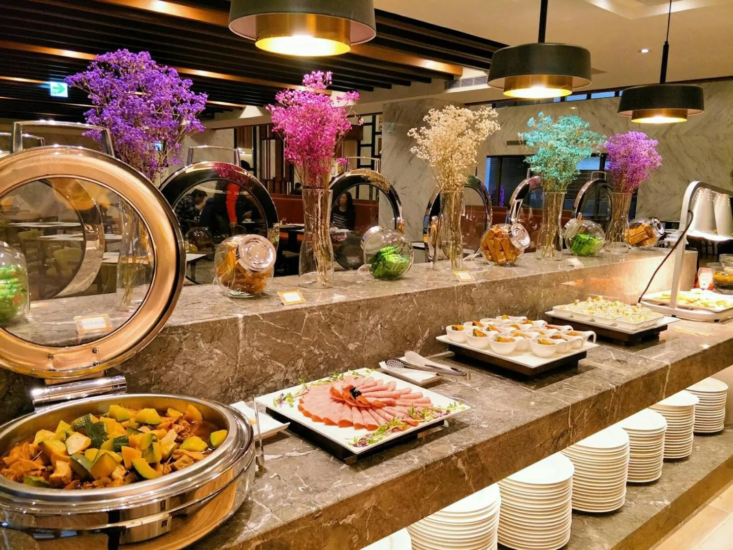 Restaurant/places to eat in Full Kind Hotel