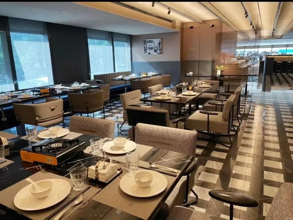 Restaurant/places to eat in The Clouds Apartment