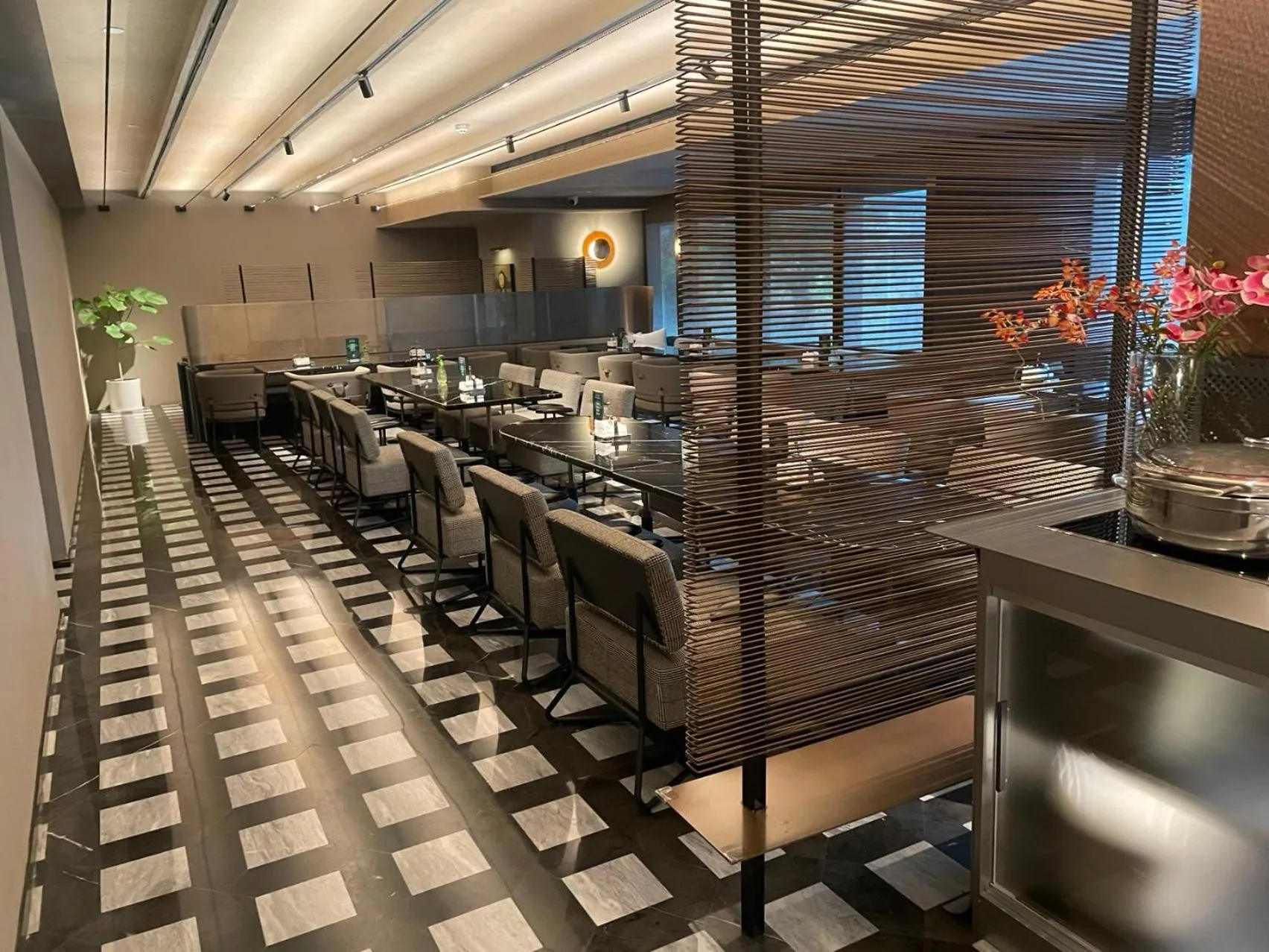 Restaurant/places to eat in The Clouds Apartment