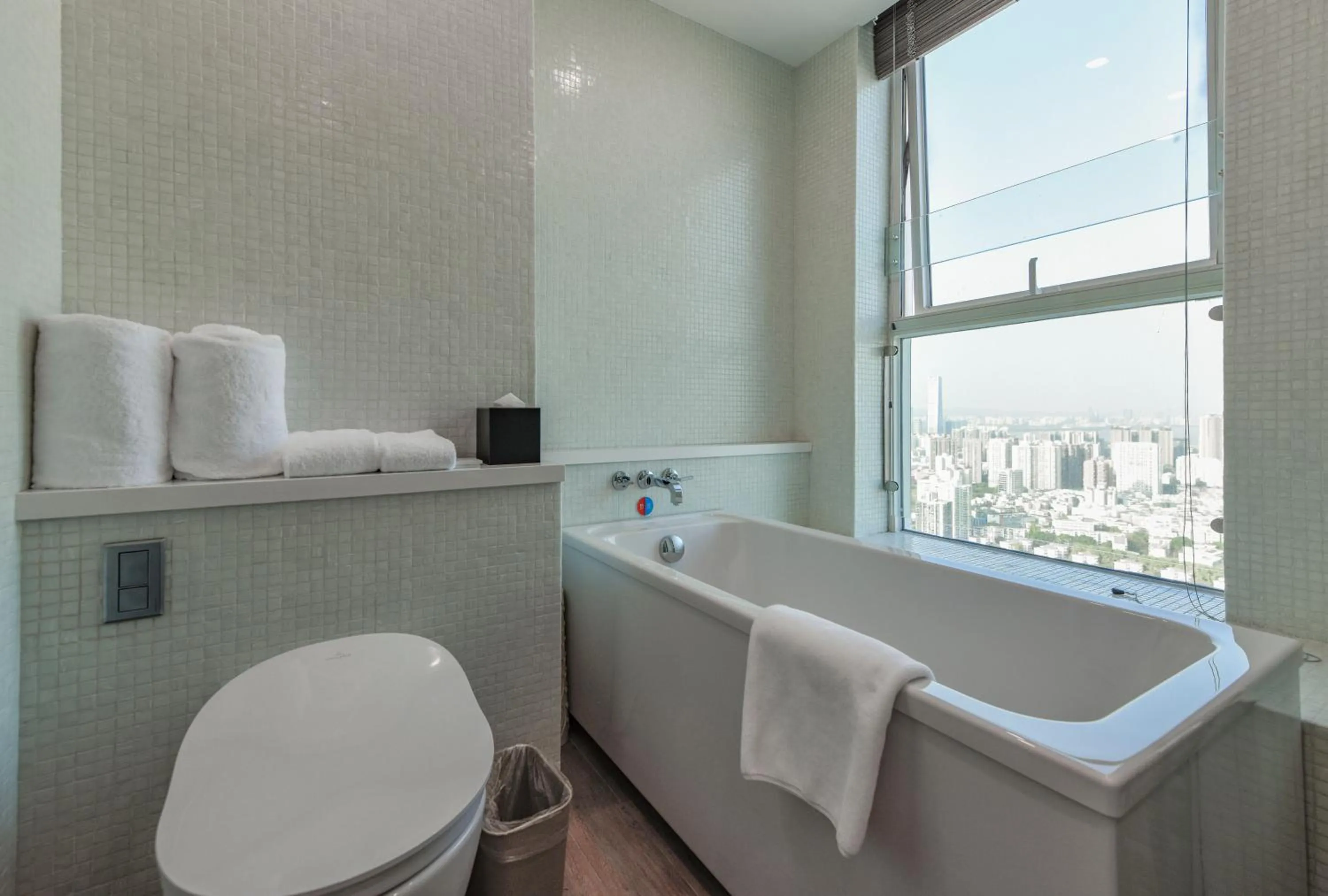 Bath in The Clouds Apartment