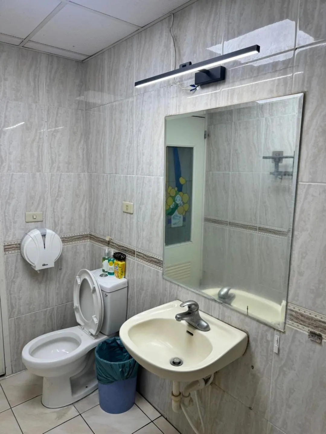 Shower in I Live Motel