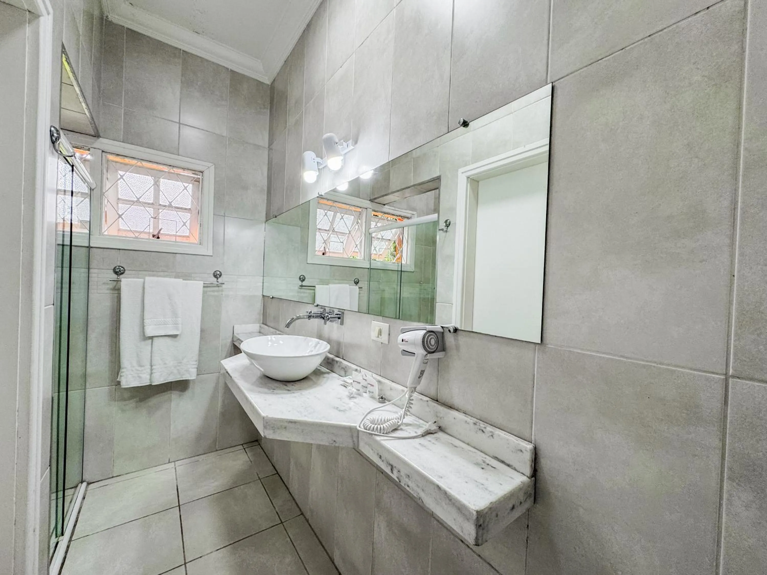 Bathroom in Pousada Victoria Villa By Nacional Inn - A 800 metros da Vila Capivari