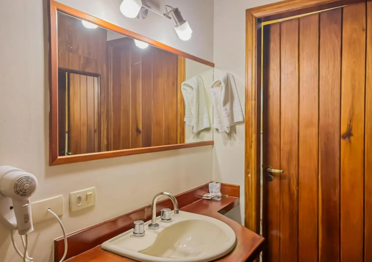 Bathroom in Pousada Victoria Villa By Nacional Inn - A 800 metros da Vila Capivari