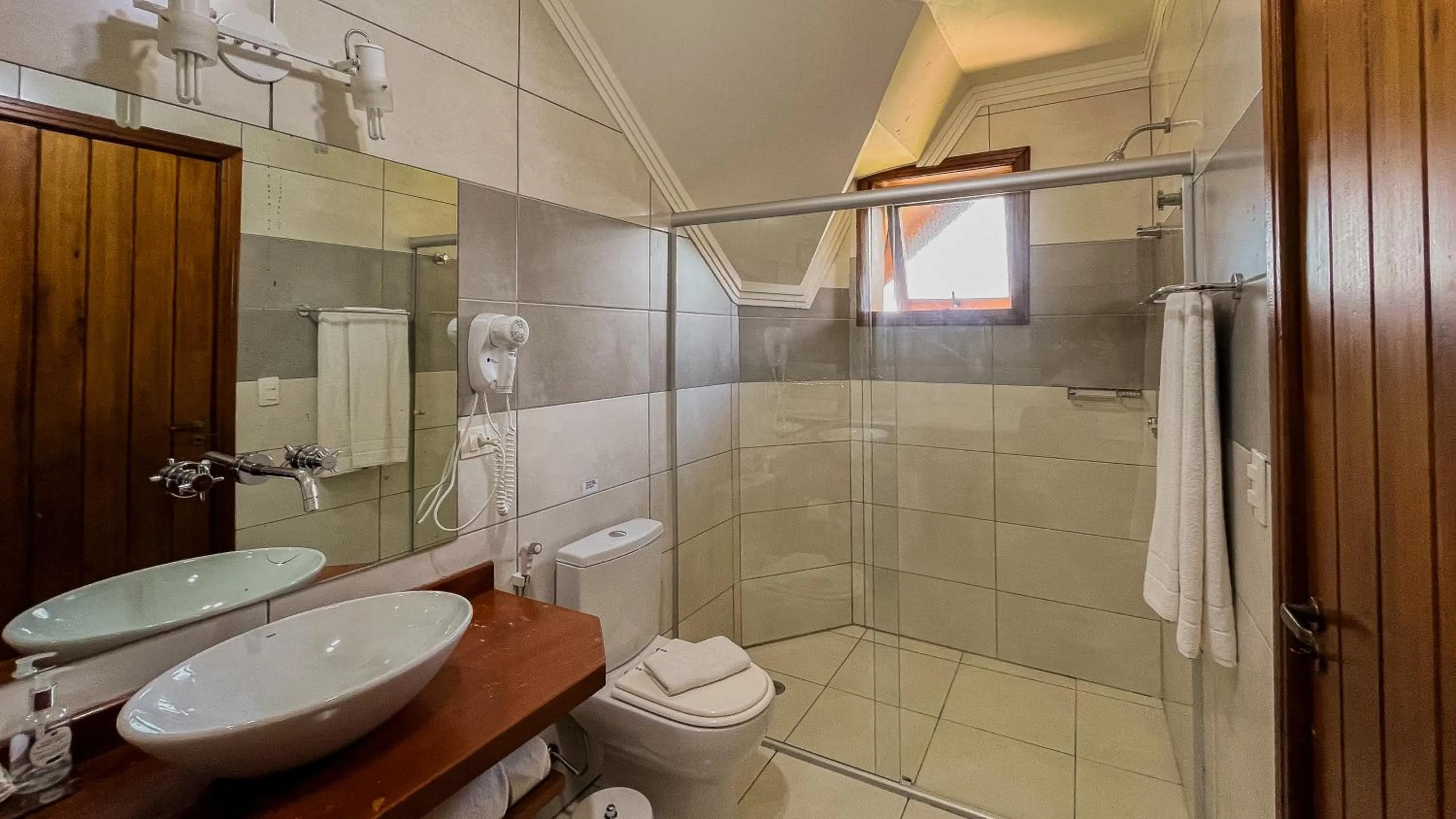 Bathroom in Pousada Victoria Villa By Nacional Inn - A 800 metros da Vila Capivari