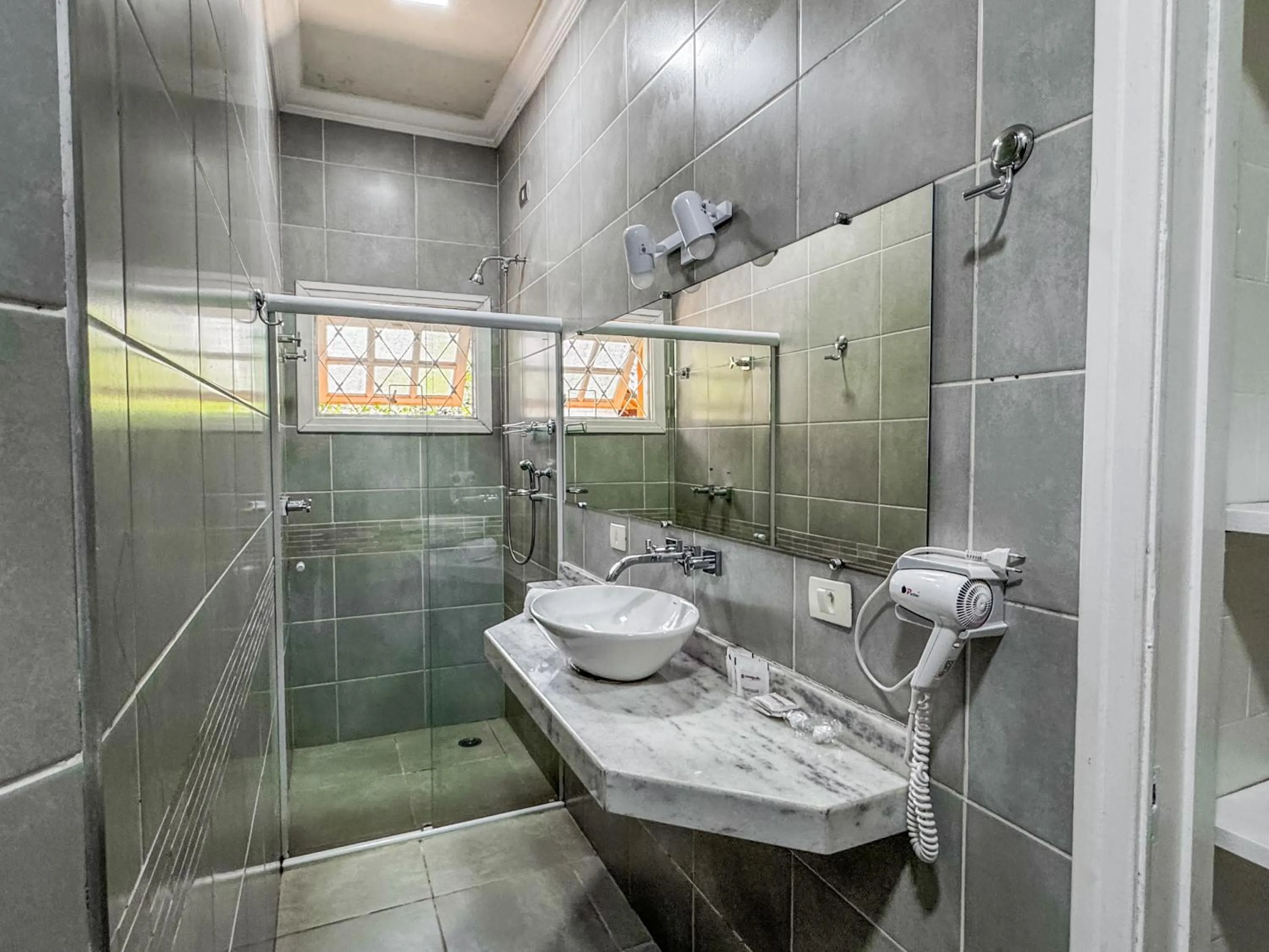 Bathroom in Pousada Victoria Villa By Nacional Inn - A 800 metros da Vila Capivari