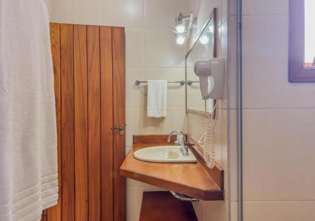 Bathroom in Pousada Victoria Villa By Nacional Inn - A 800 metros da Vila Capivari