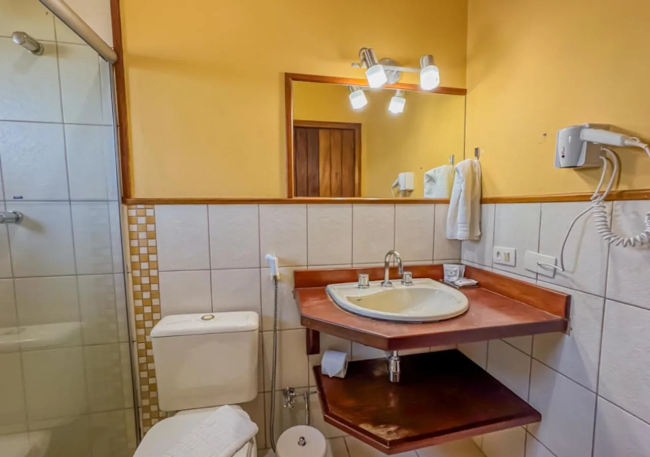 Bathroom in Pousada Victoria Villa By Nacional Inn - A 800 metros da Vila Capivari