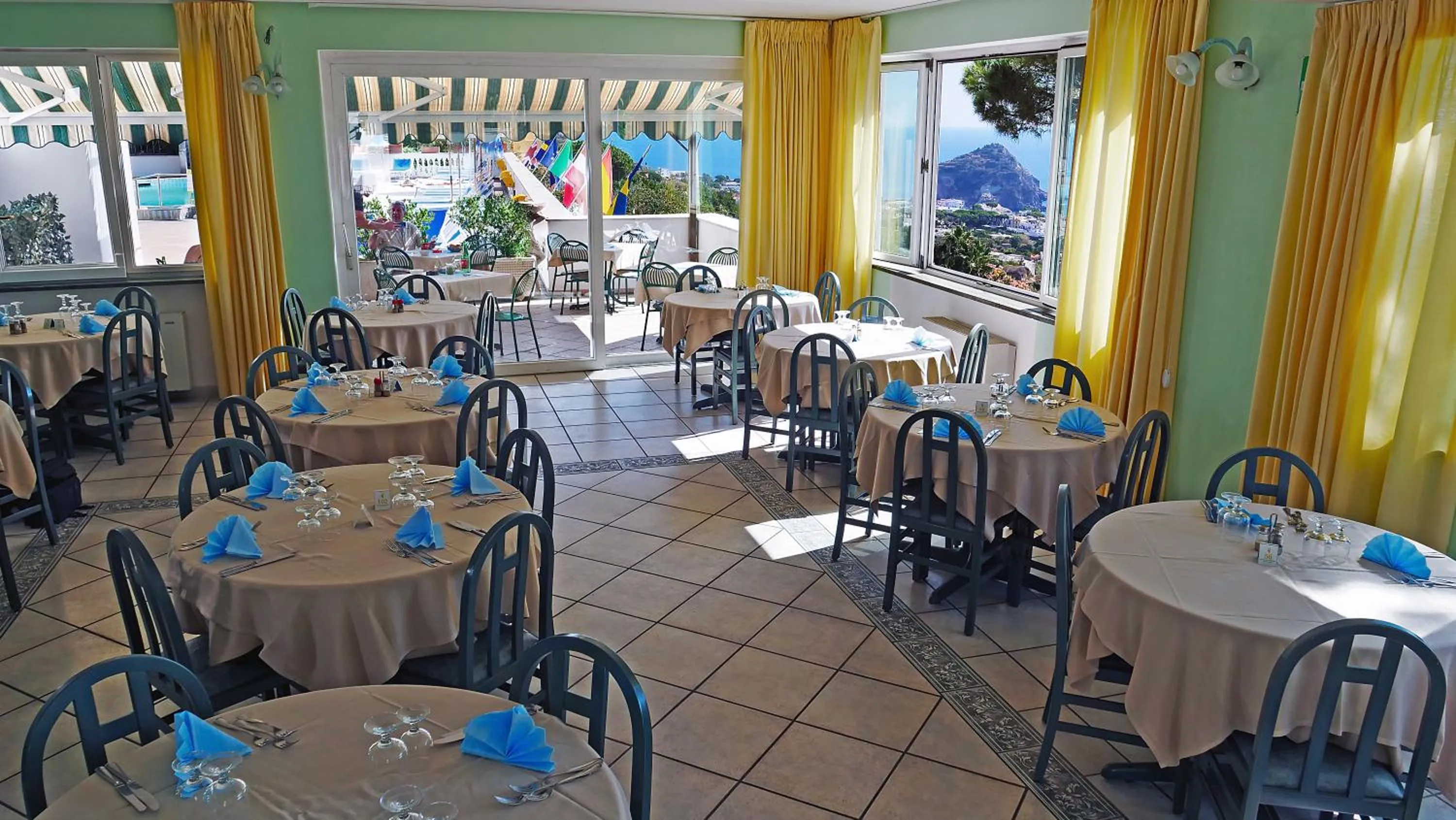 Restaurant/places to eat in Hotel La Ginestra