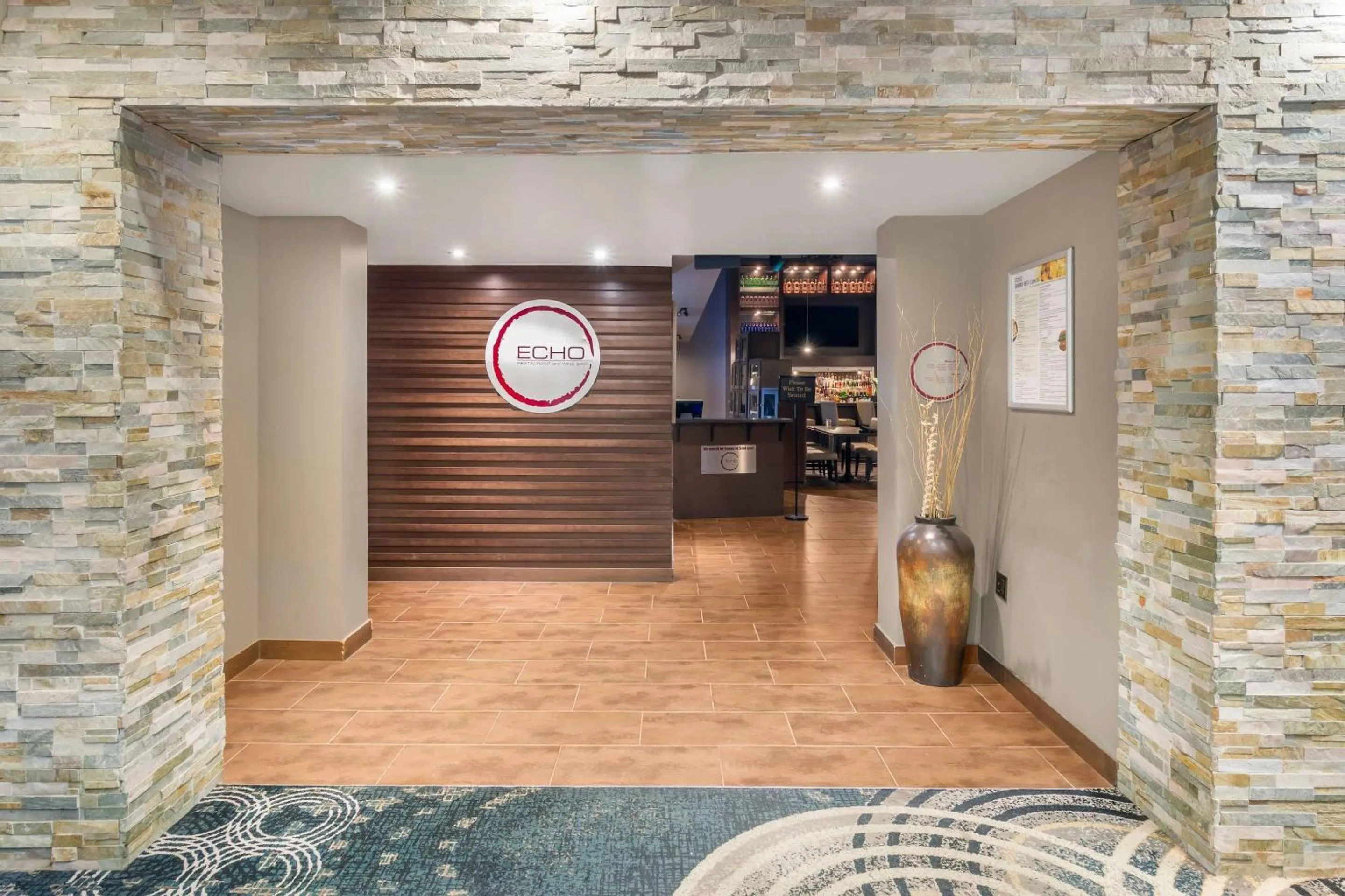 Restaurant/places to eat in Clarion Hotel & Suites