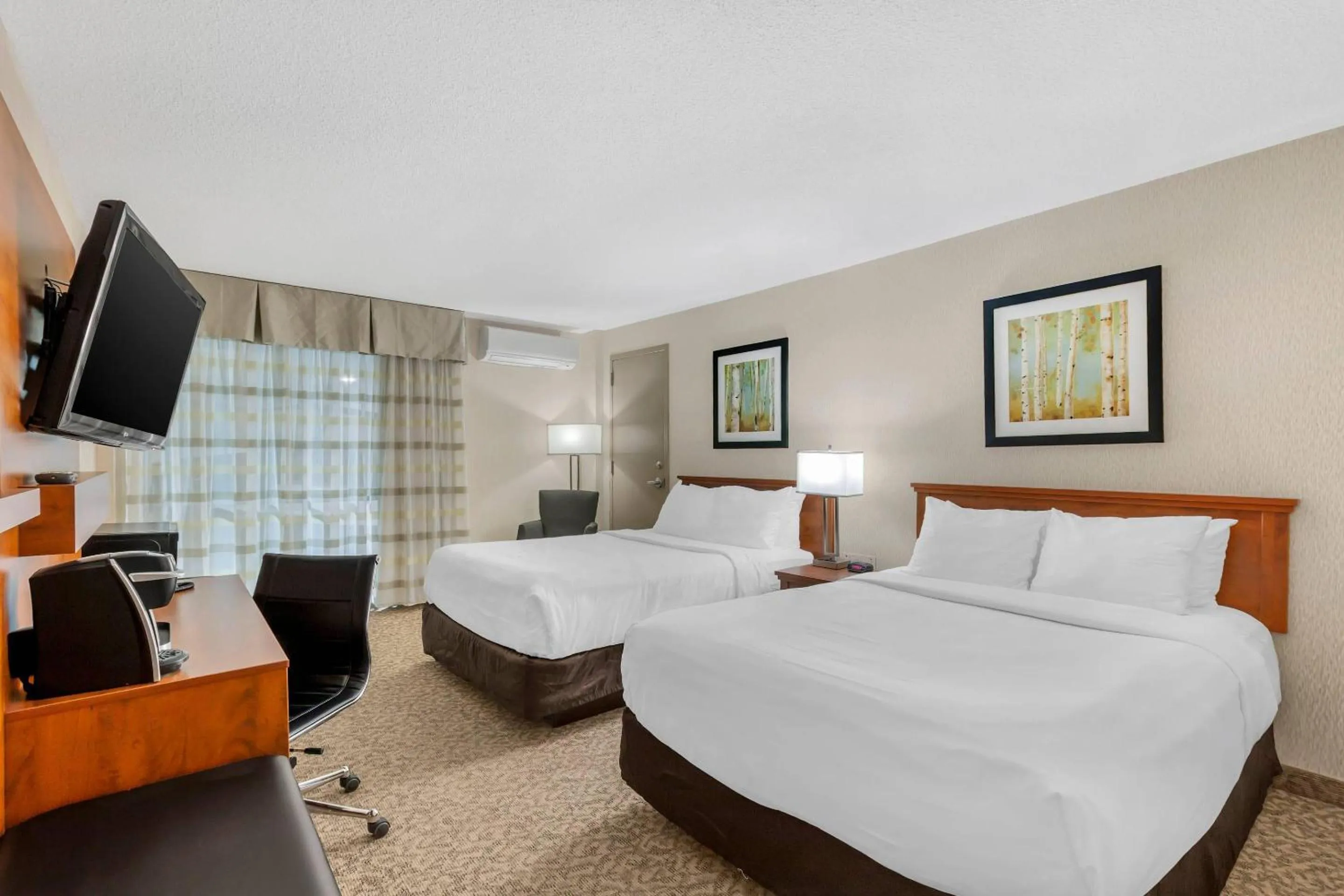 Bedroom, Bed in Clarion Hotel & Suites