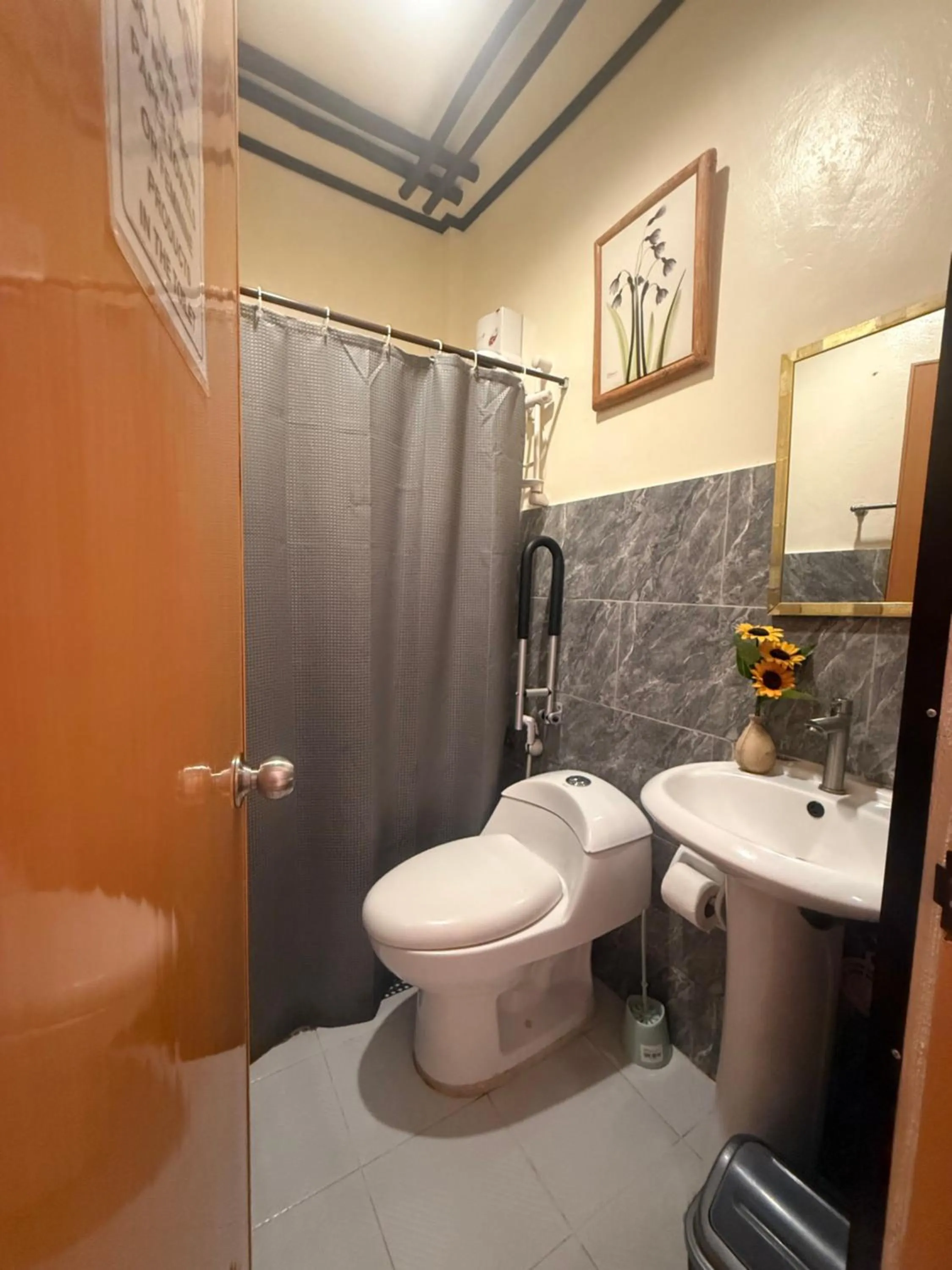 Lolo Bob's Bed And Breakfast