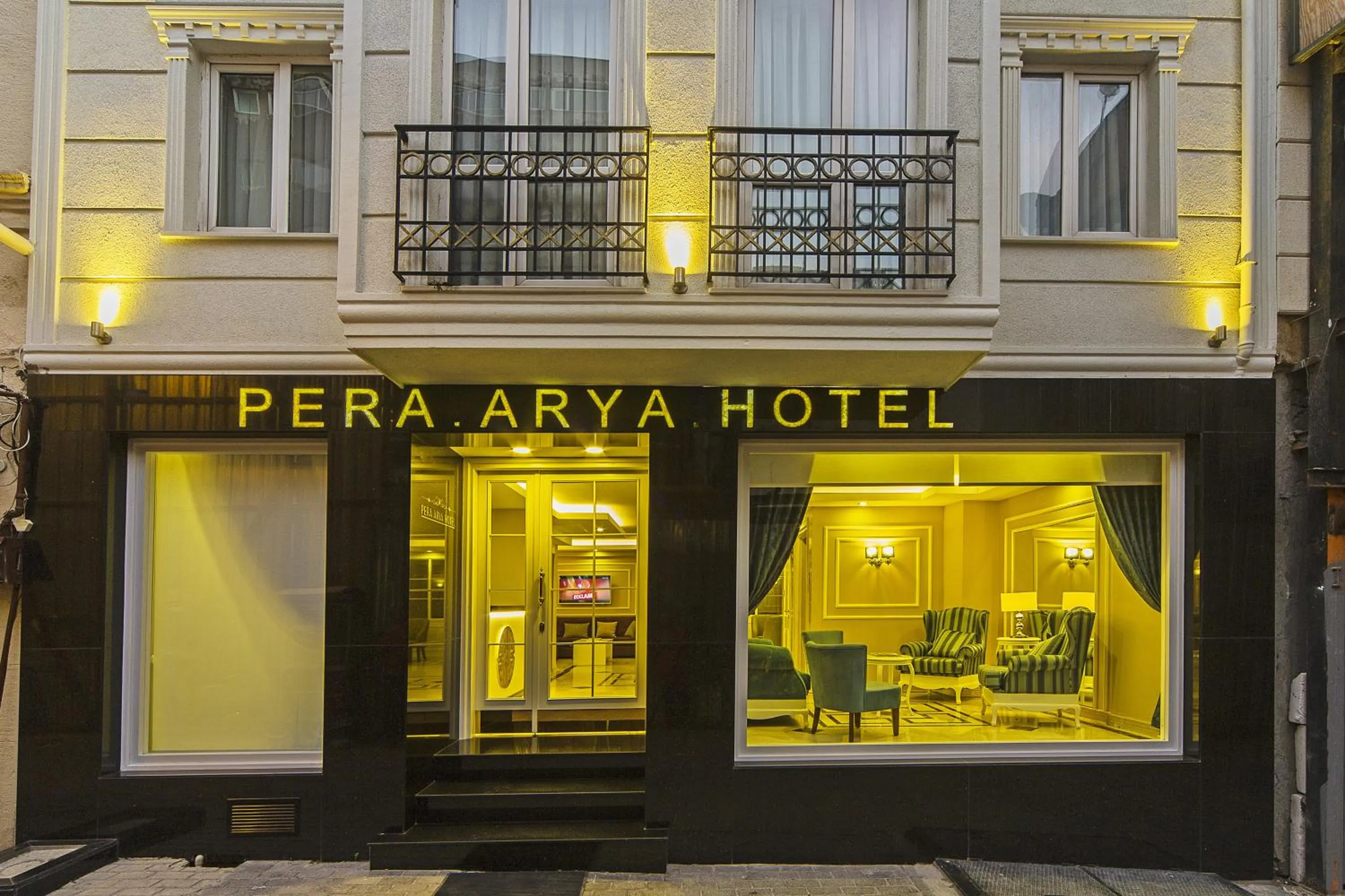 Facade/entrance in Pera Arya Hotel