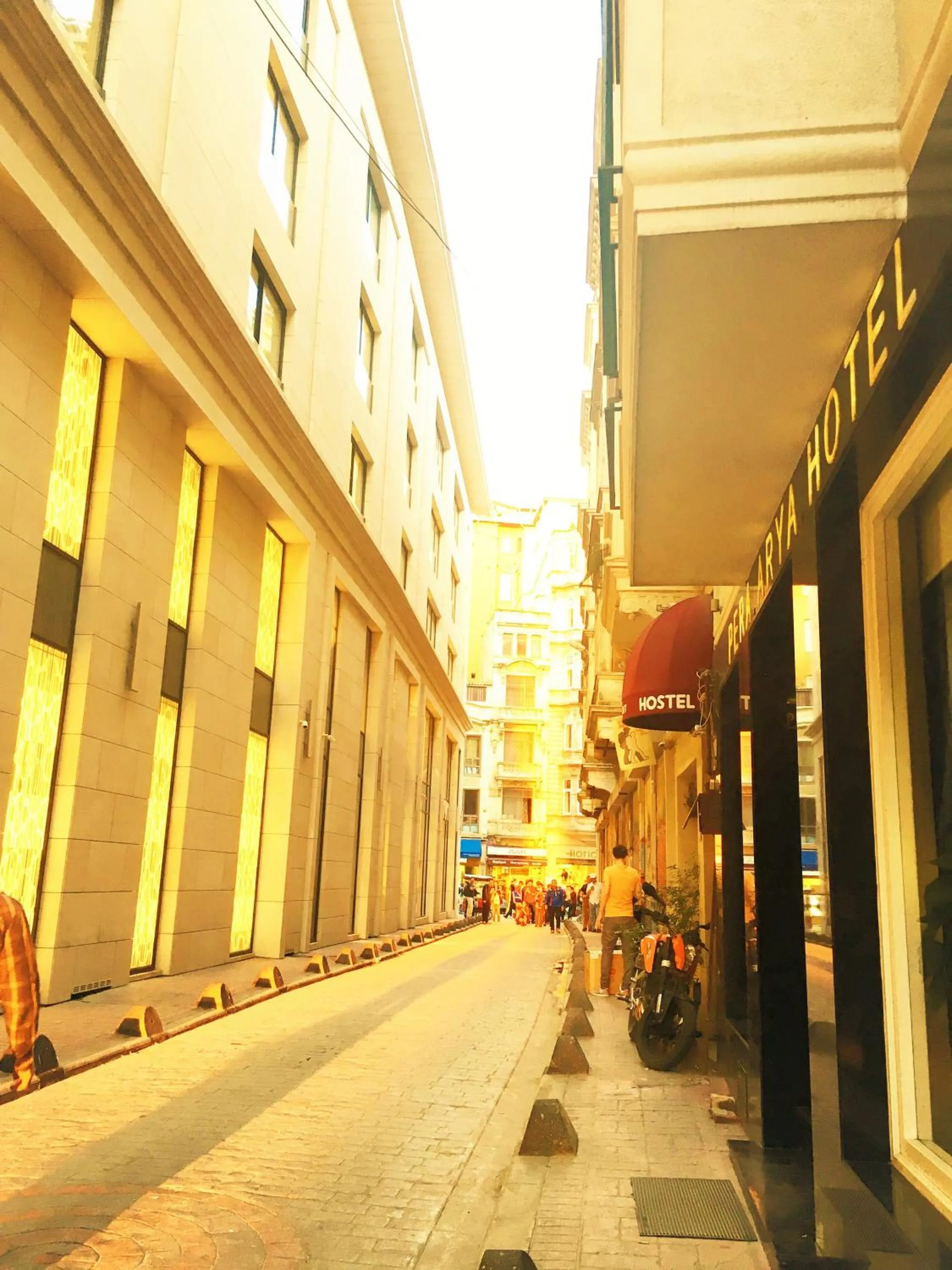 Facade/entrance in Pera Arya Hotel