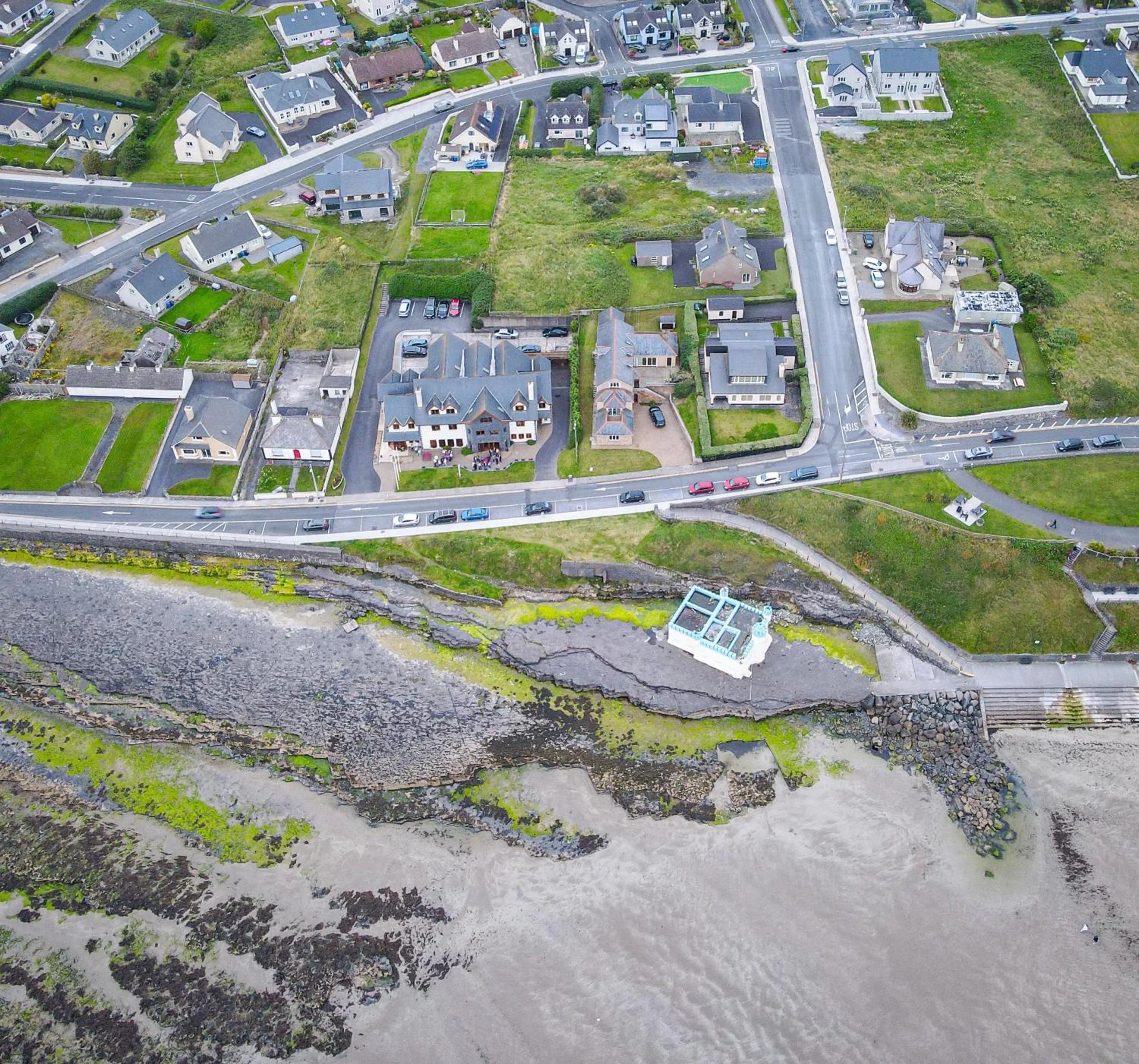 Property building in Waterfront House & Restaurant