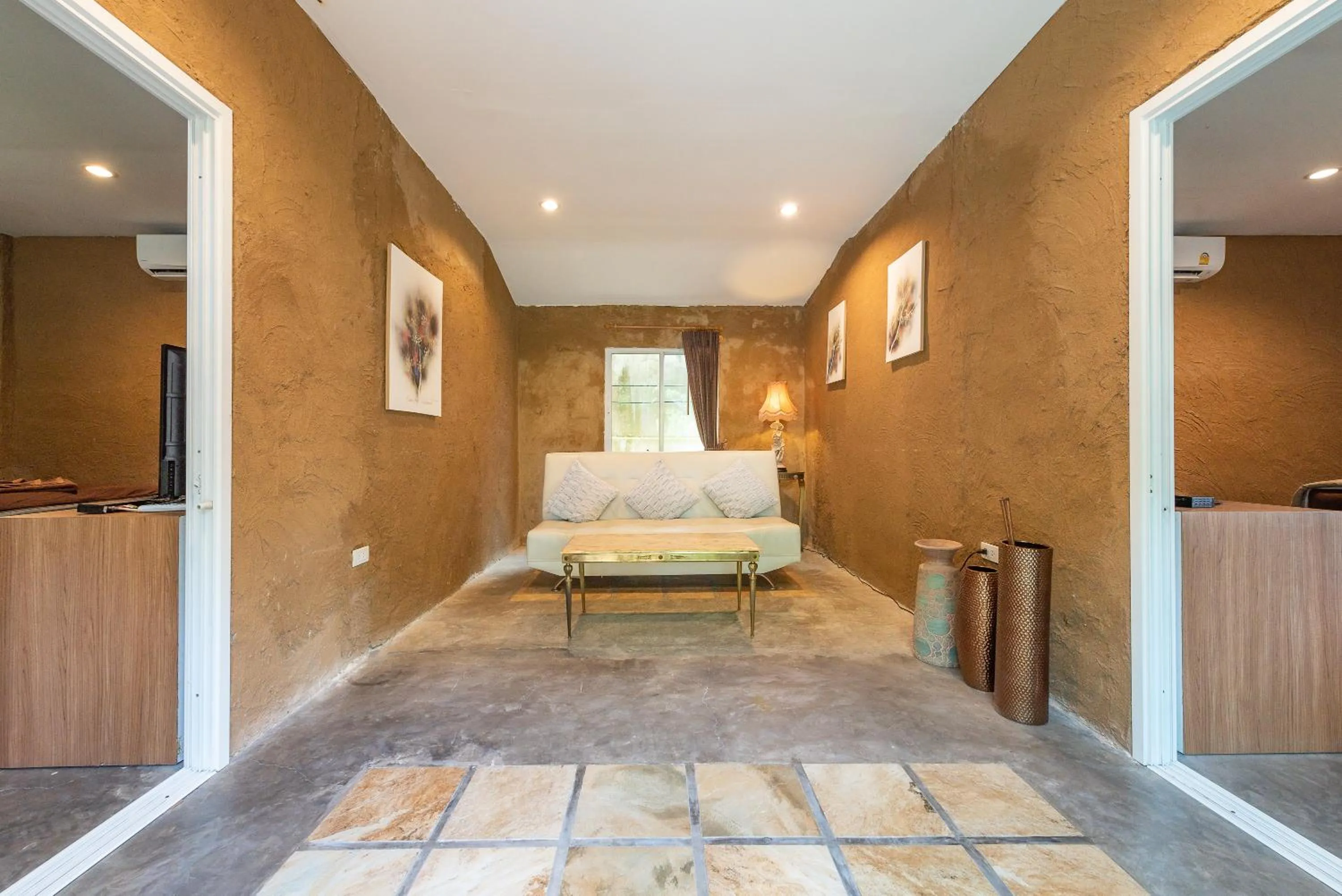 Living room, Bed in Muntra Garden Resort