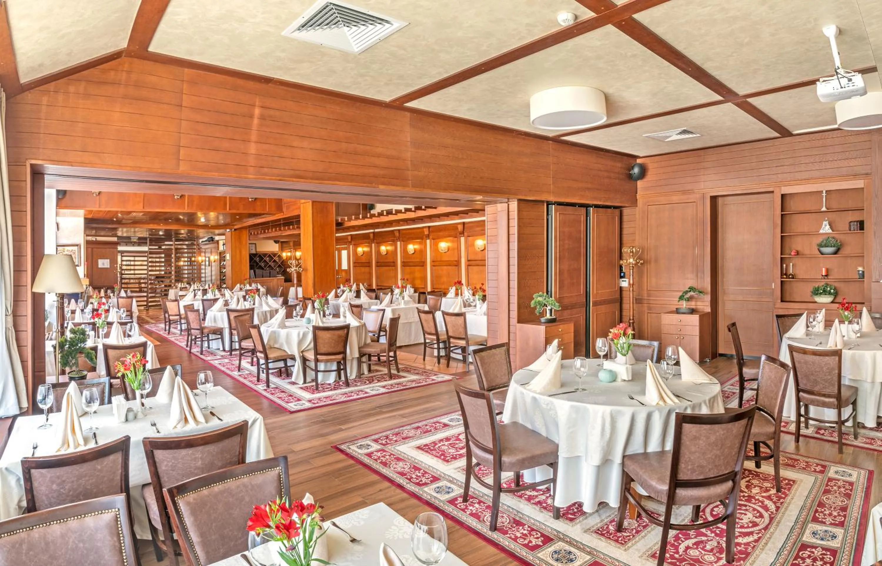 Restaurant/places to eat in Hotel Yastrebets Wellness & Spa