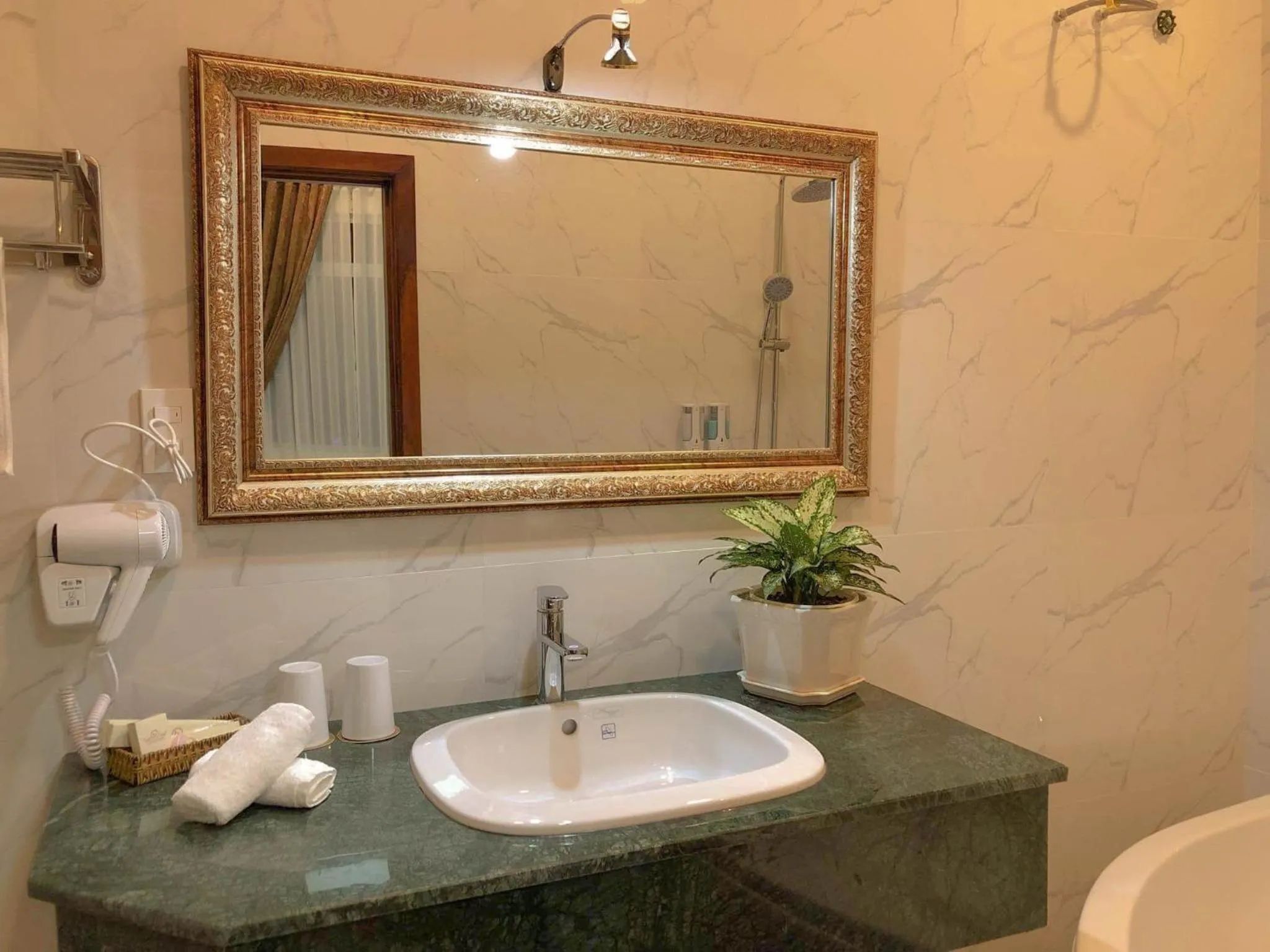 Bathroom in Hana Dalat Hotel