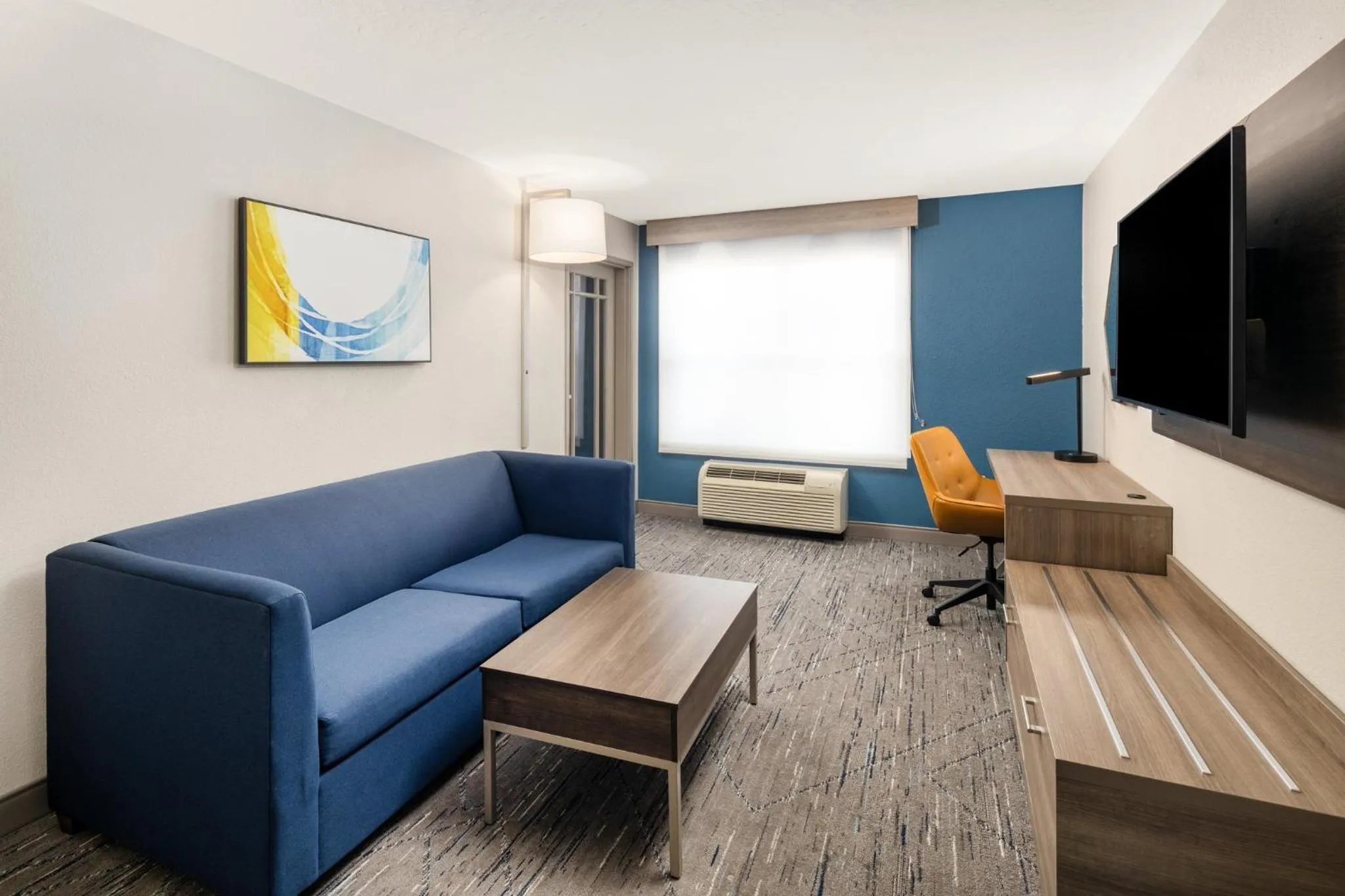 Photo of the whole room in Holiday Inn Express & Suites - Green Bay East by IHG