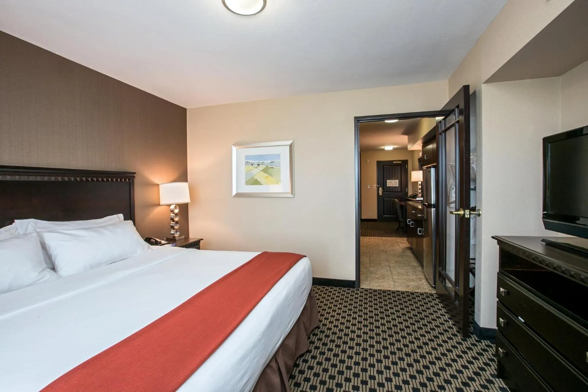 Photo of the whole room, Bed in Holiday Inn Express & Suites - Green Bay East by IHG