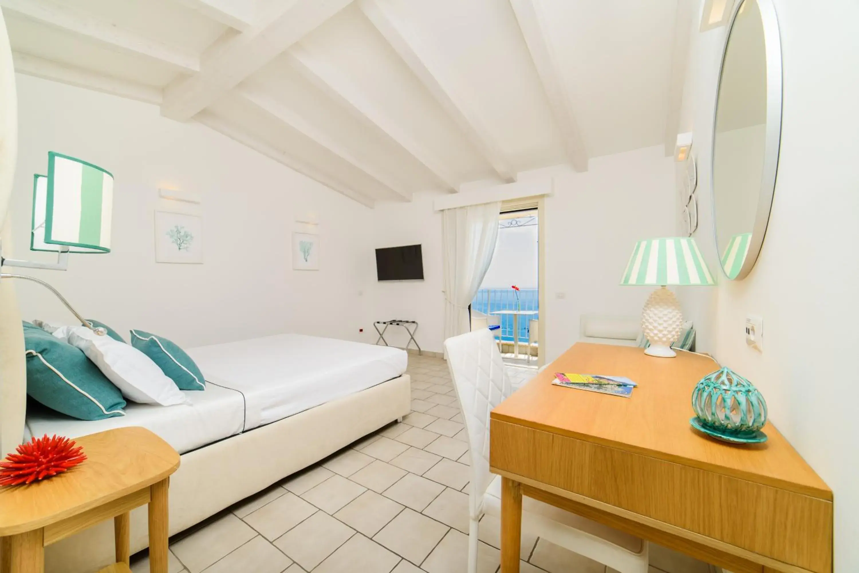 Junior Suite Deluxe with Terrace and Sea View in Residenza Al Pesce D'Oro Junior Suite Deluxe with Terrace and Sea View in Residenza Al Pesce D'Oro