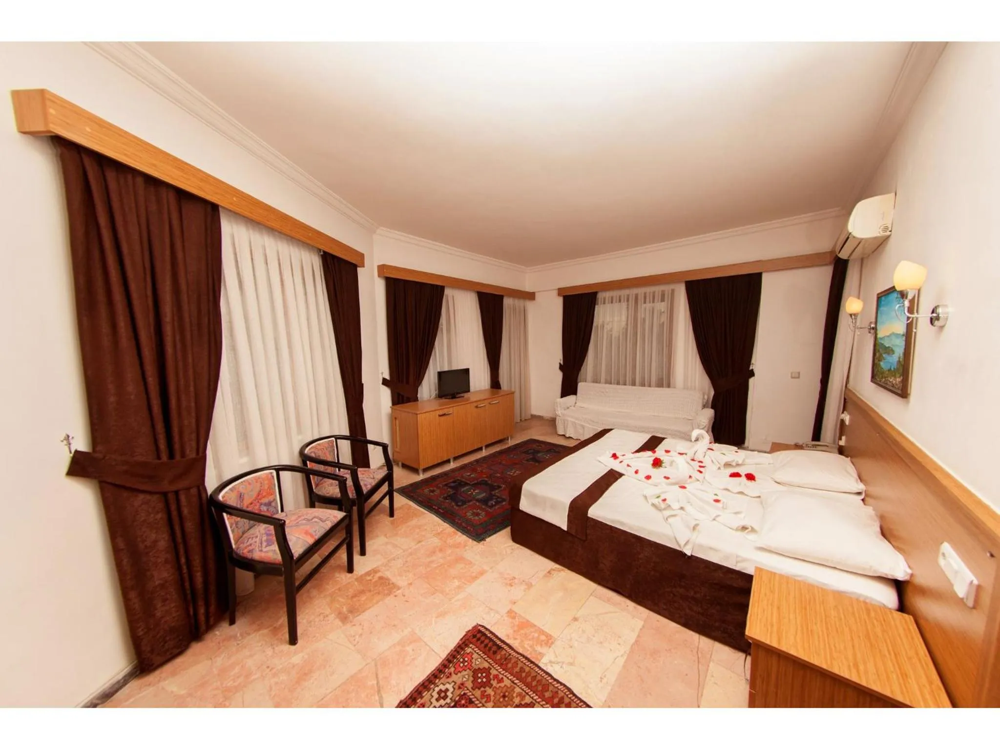 Bedroom, Bed in Panorama Plaza