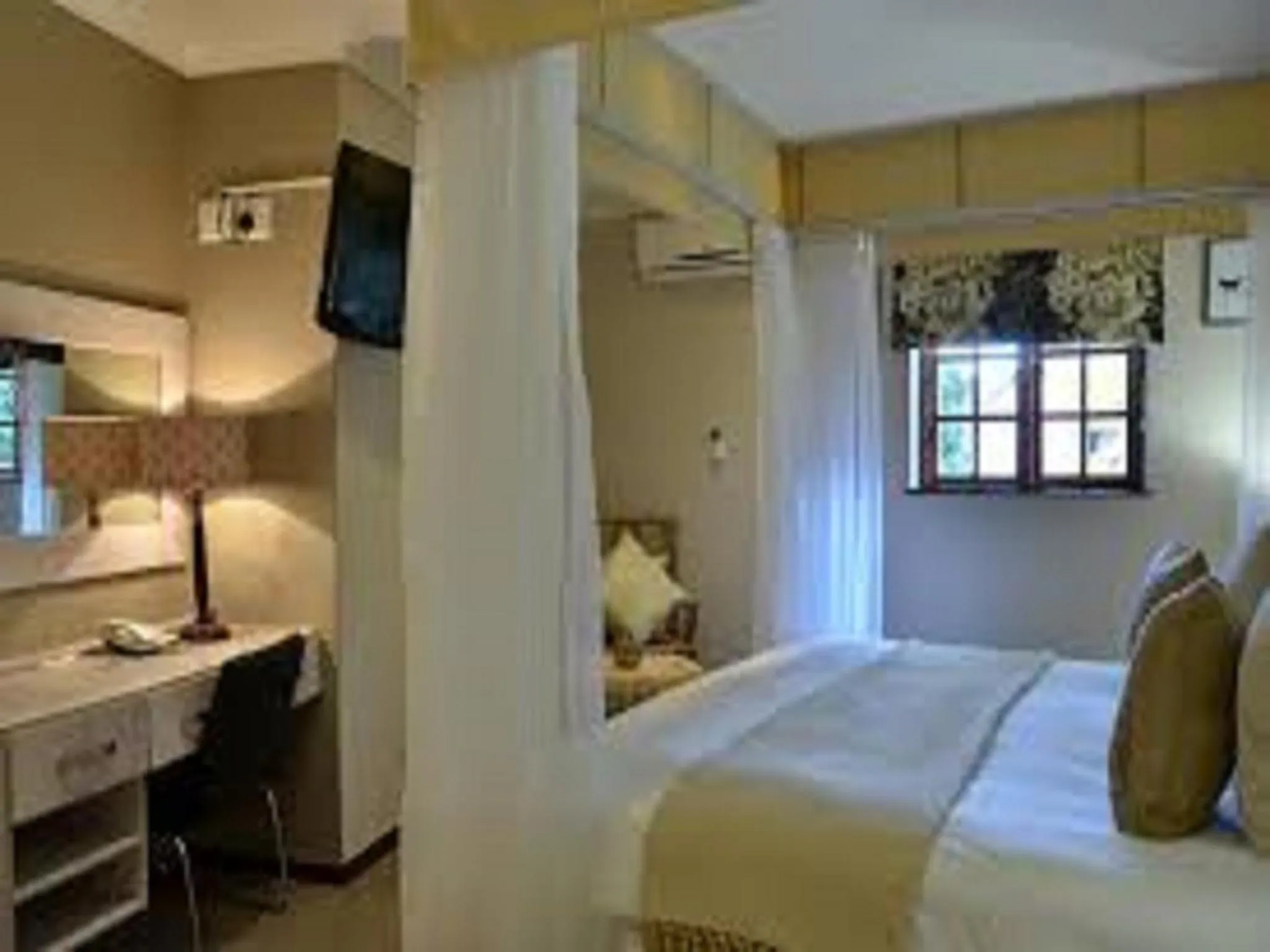 Bedroom, Bed in Constantia Hotel and Conference Centre