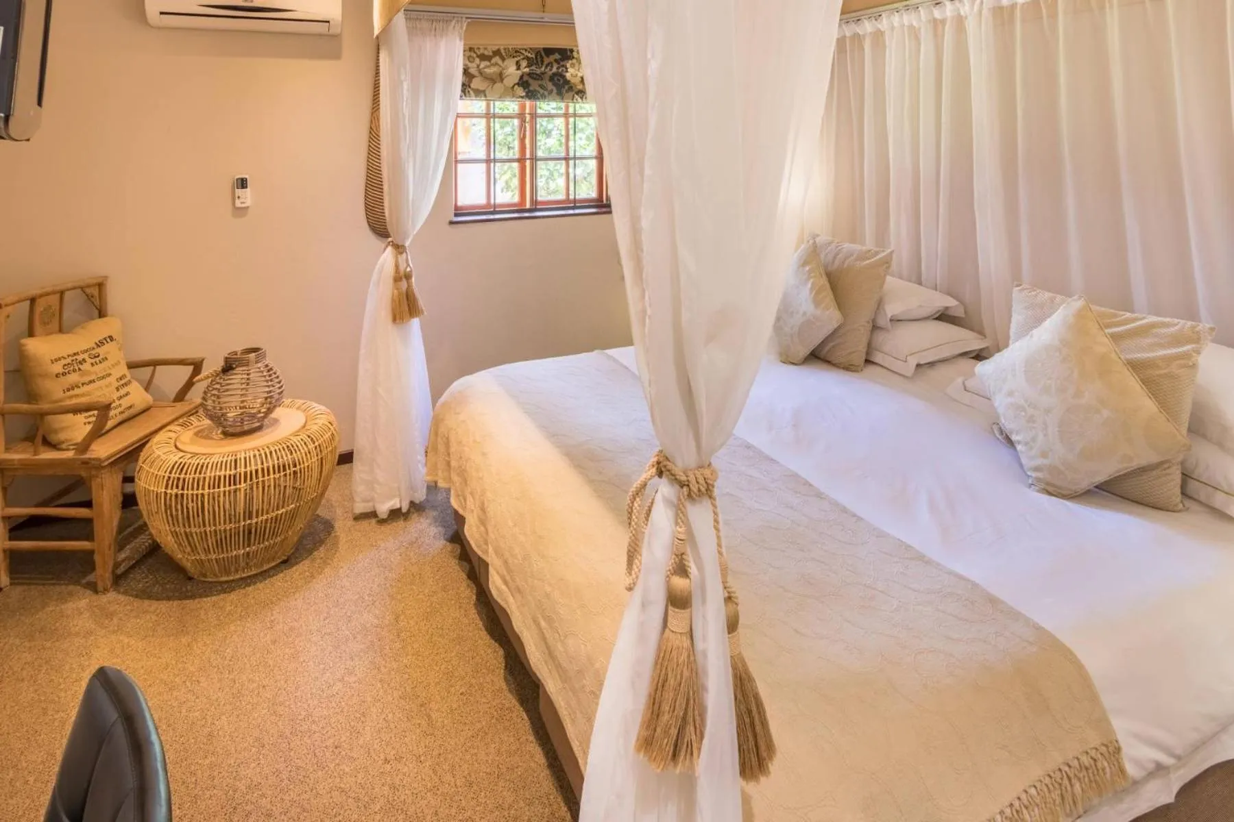 Bed in Constantia Hotel and Conference Centre