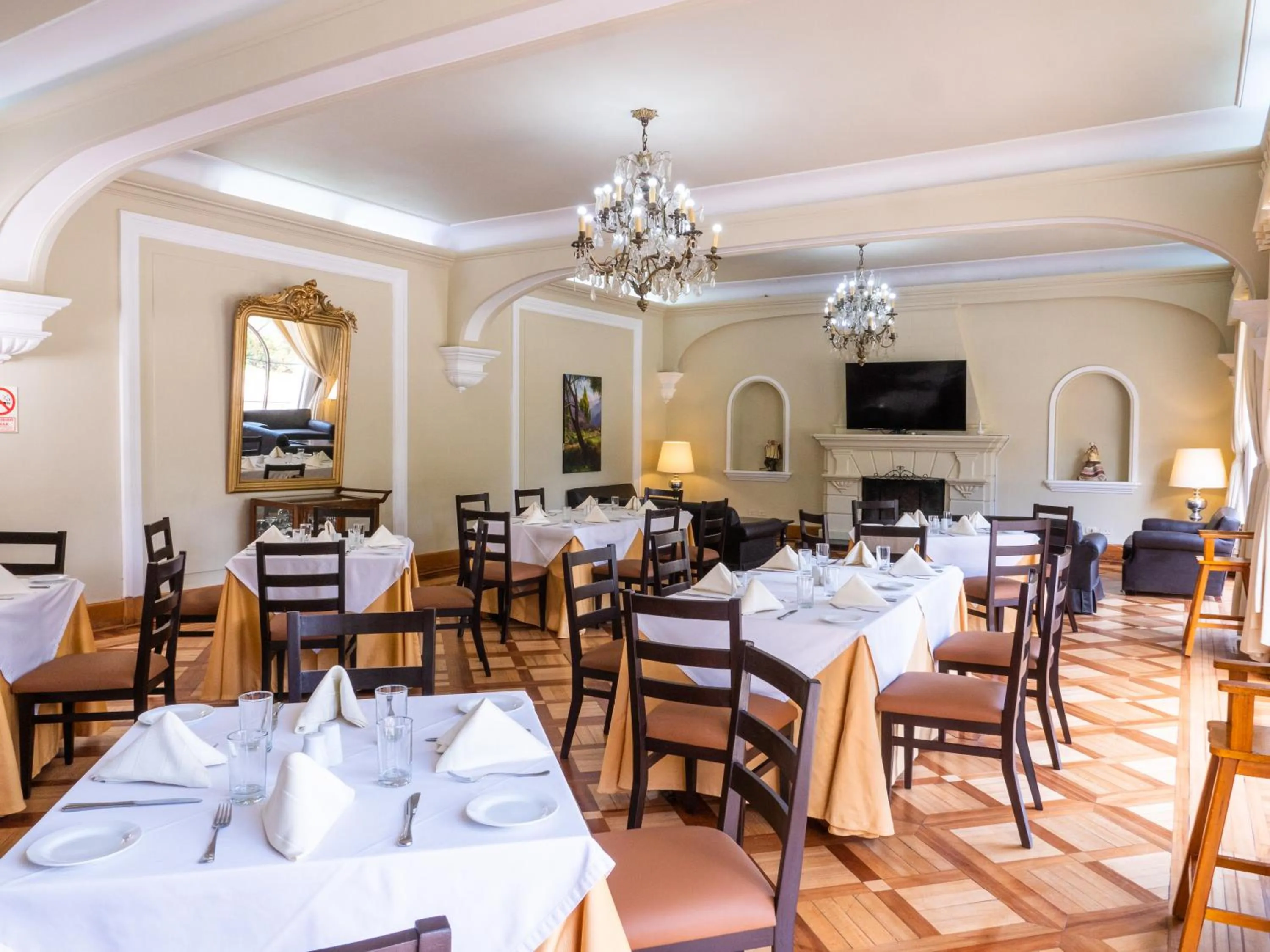 Restaurant/places to eat in LP Los Portales Hotel Tarma