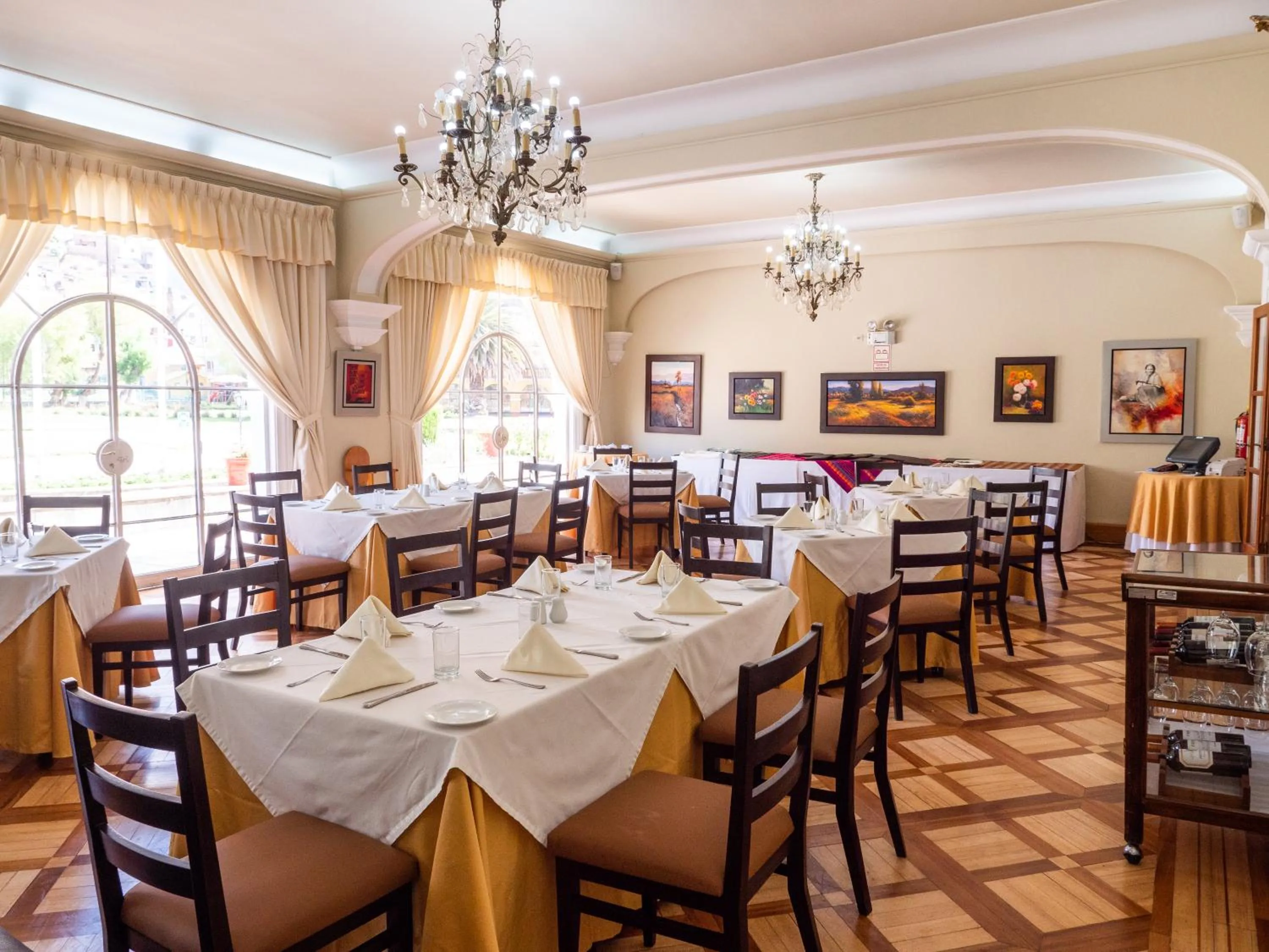 Restaurant/places to eat in LP Los Portales Hotel Tarma