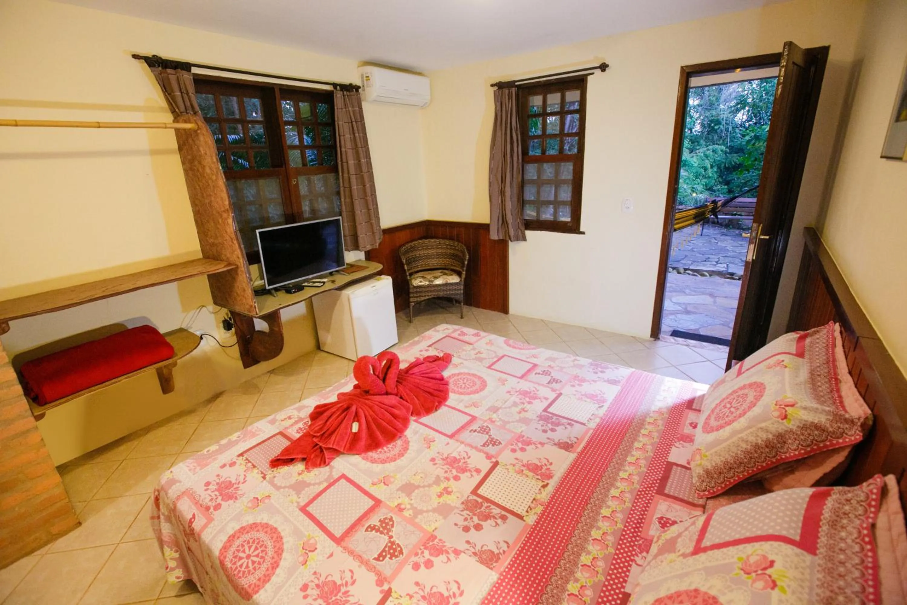 Patio, Bed in Pousada Canto No Bosque