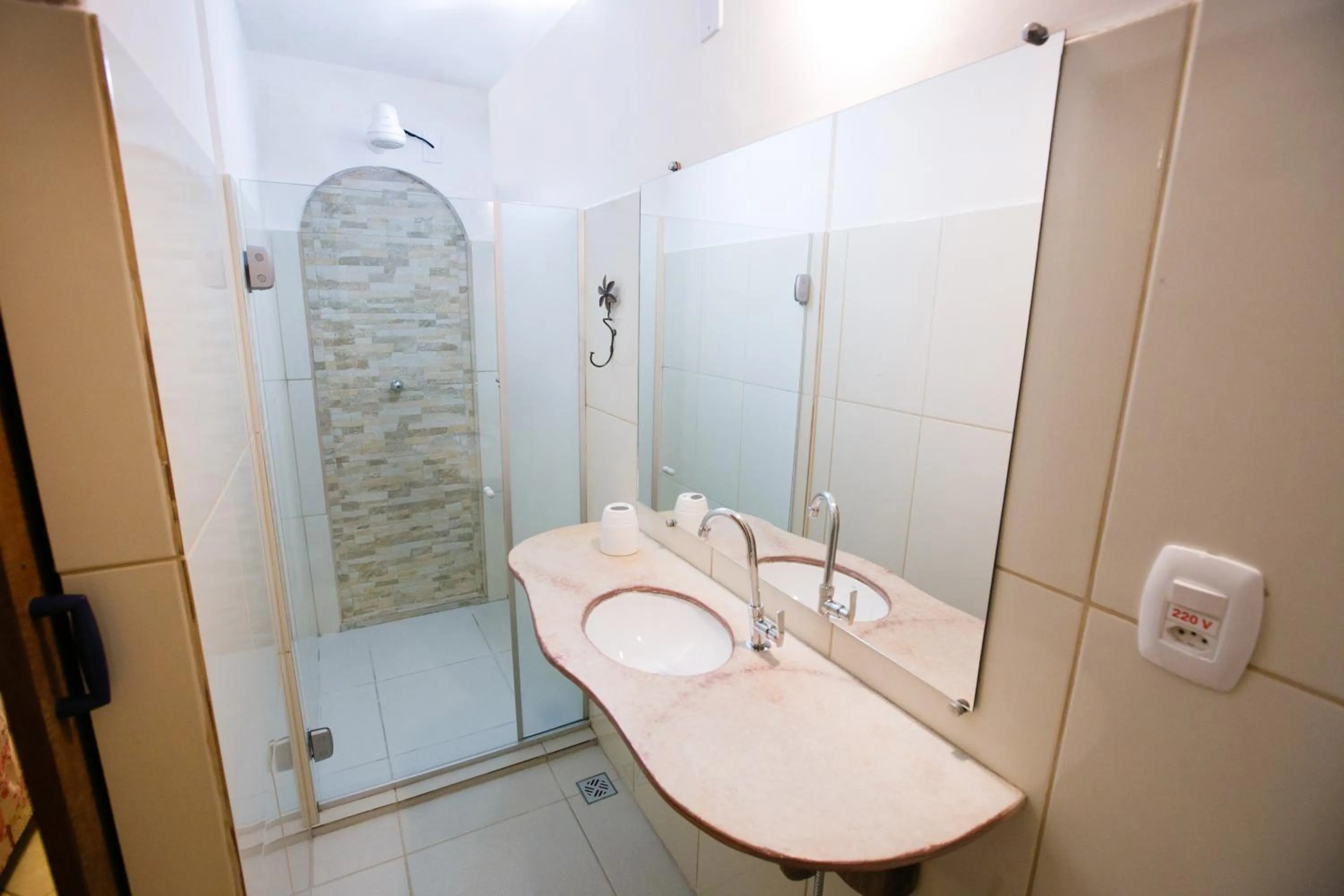 Bathroom in Pousada Canto No Bosque