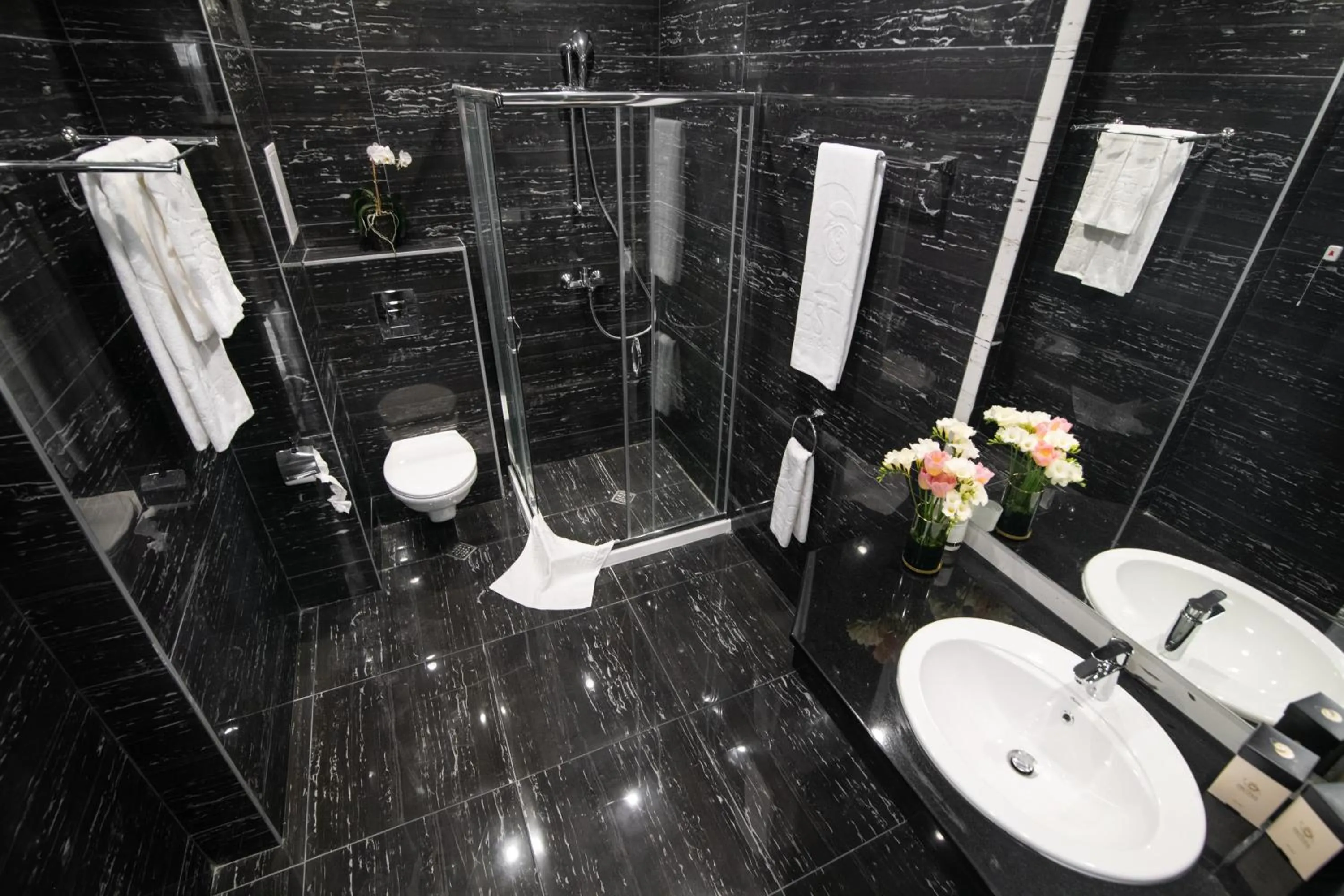 Shower in Prestige Deluxe Hotel Aquapark Club - All inclusive