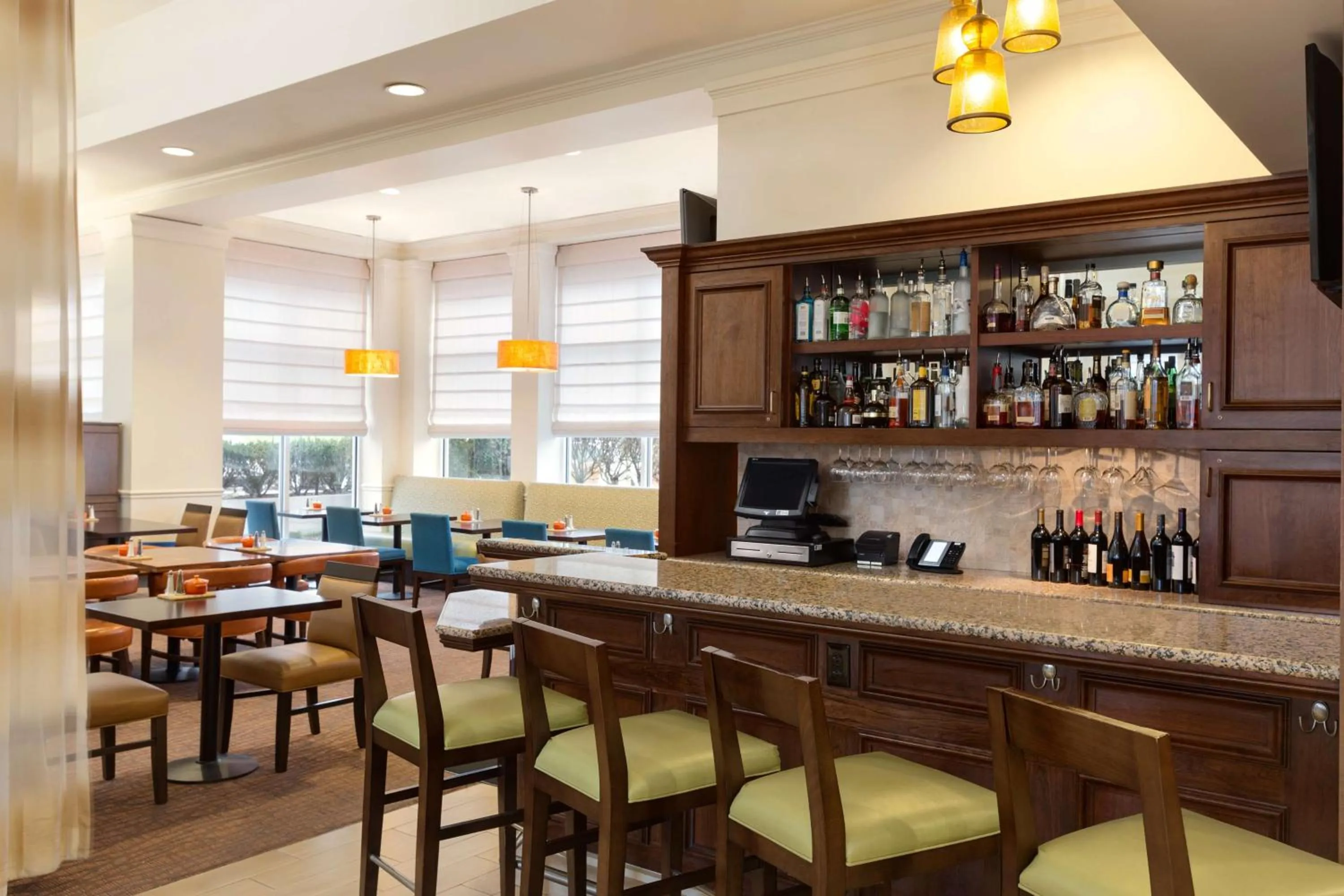 Lounge or bar in Hilton Garden Inn Shelton