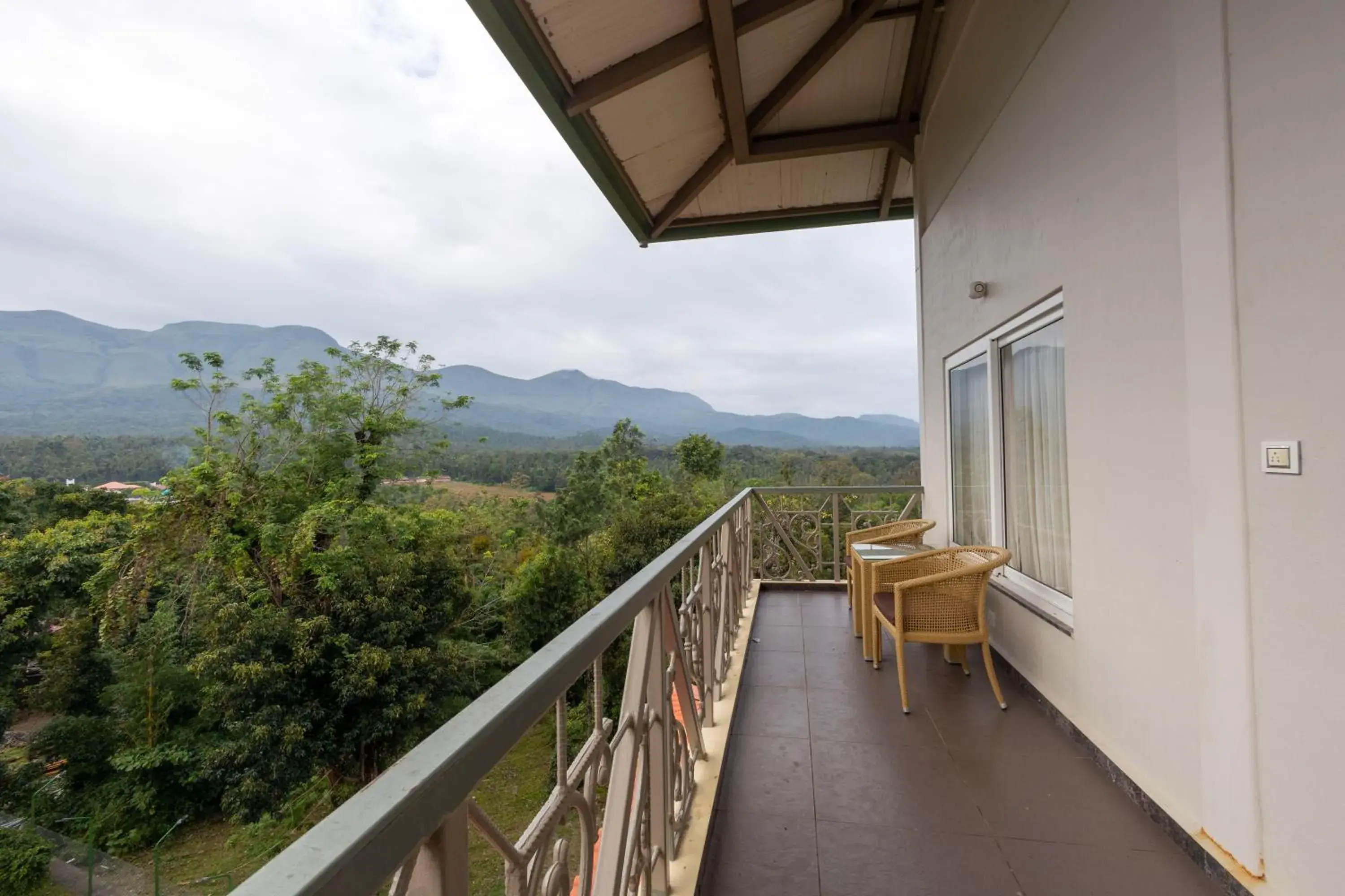 Junior Suite with Mountain View in IBC Honeydew Exotica Resort Junior Suite with Mountain View in IBC Honeydew Exotica Resort