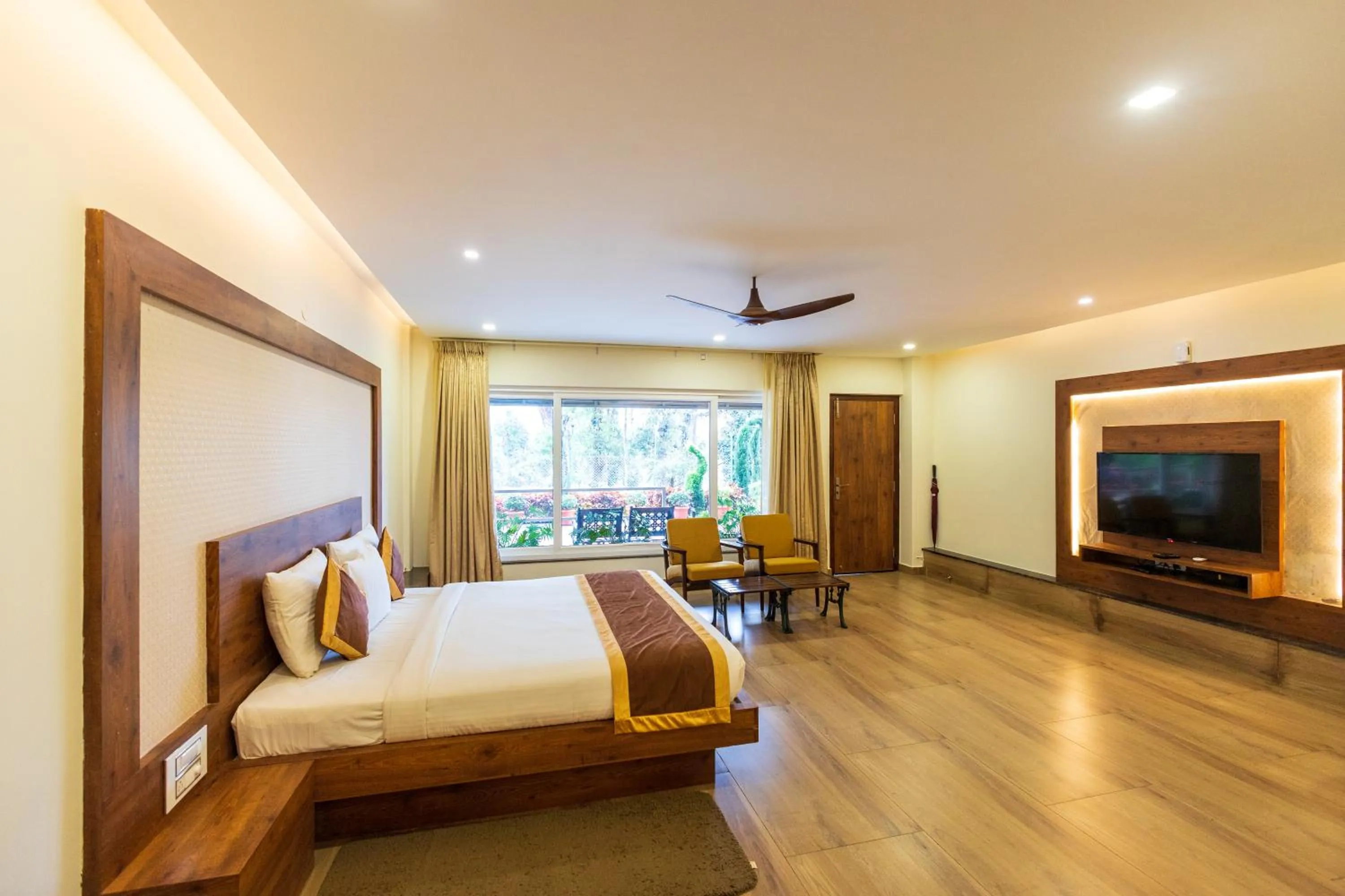 Communal lounge/ TV room in IBC Honeydew Exotica Resort