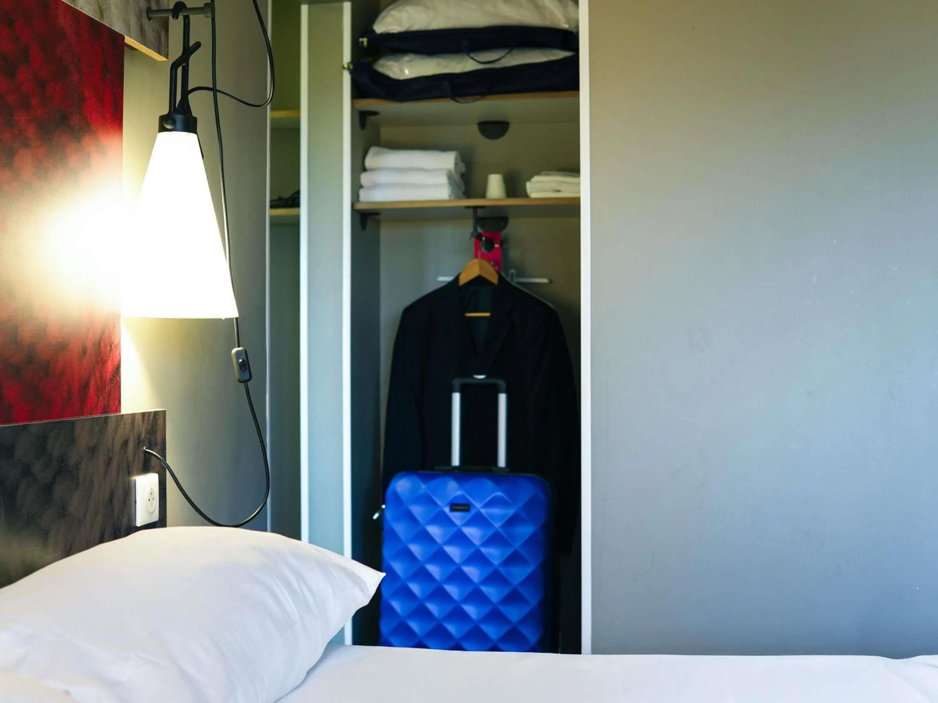 Bedroom, Bed in ibis Caen Porte d’Angleterre