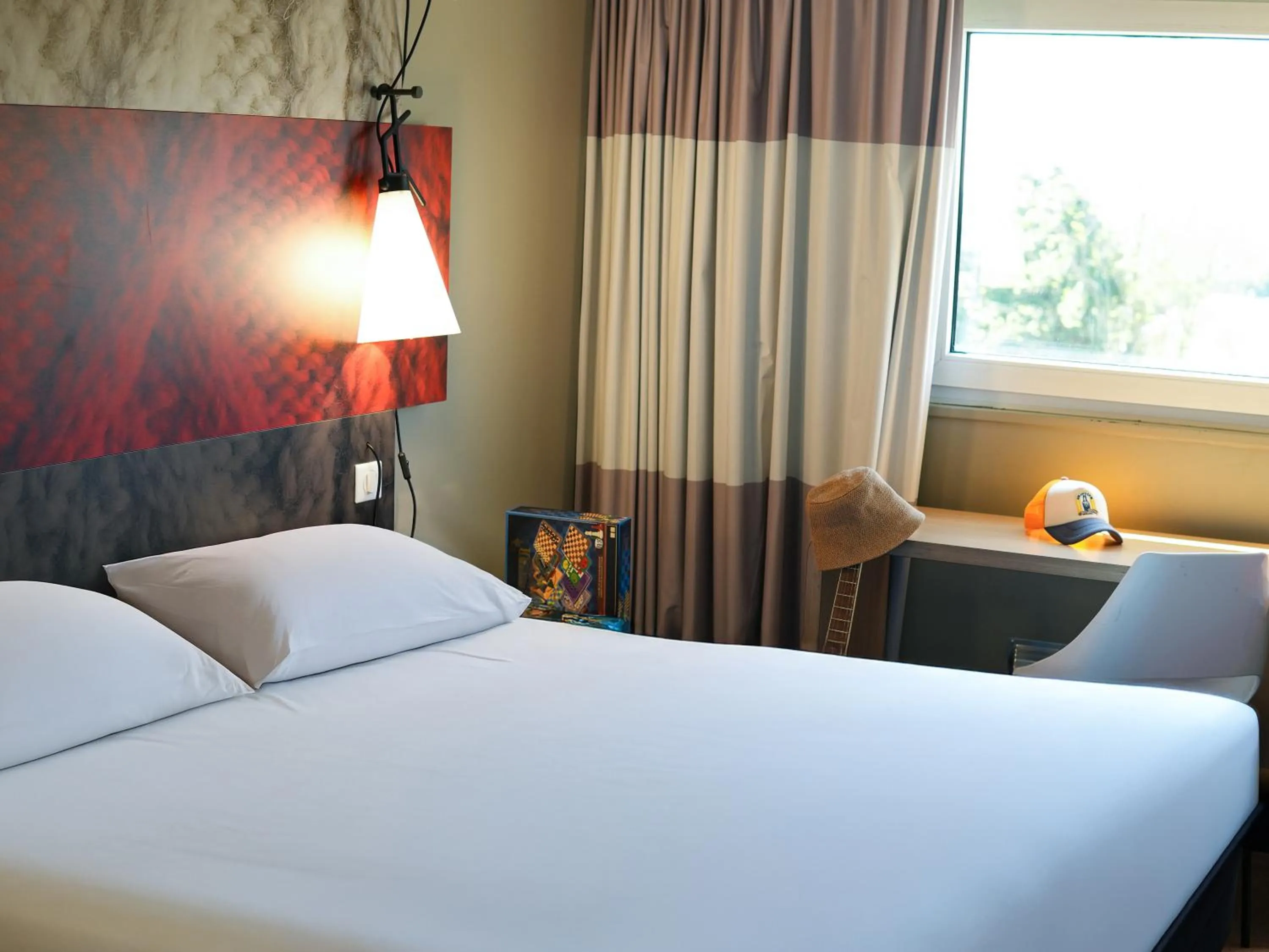 Bedroom, Bed in ibis Caen Porte d’Angleterre
