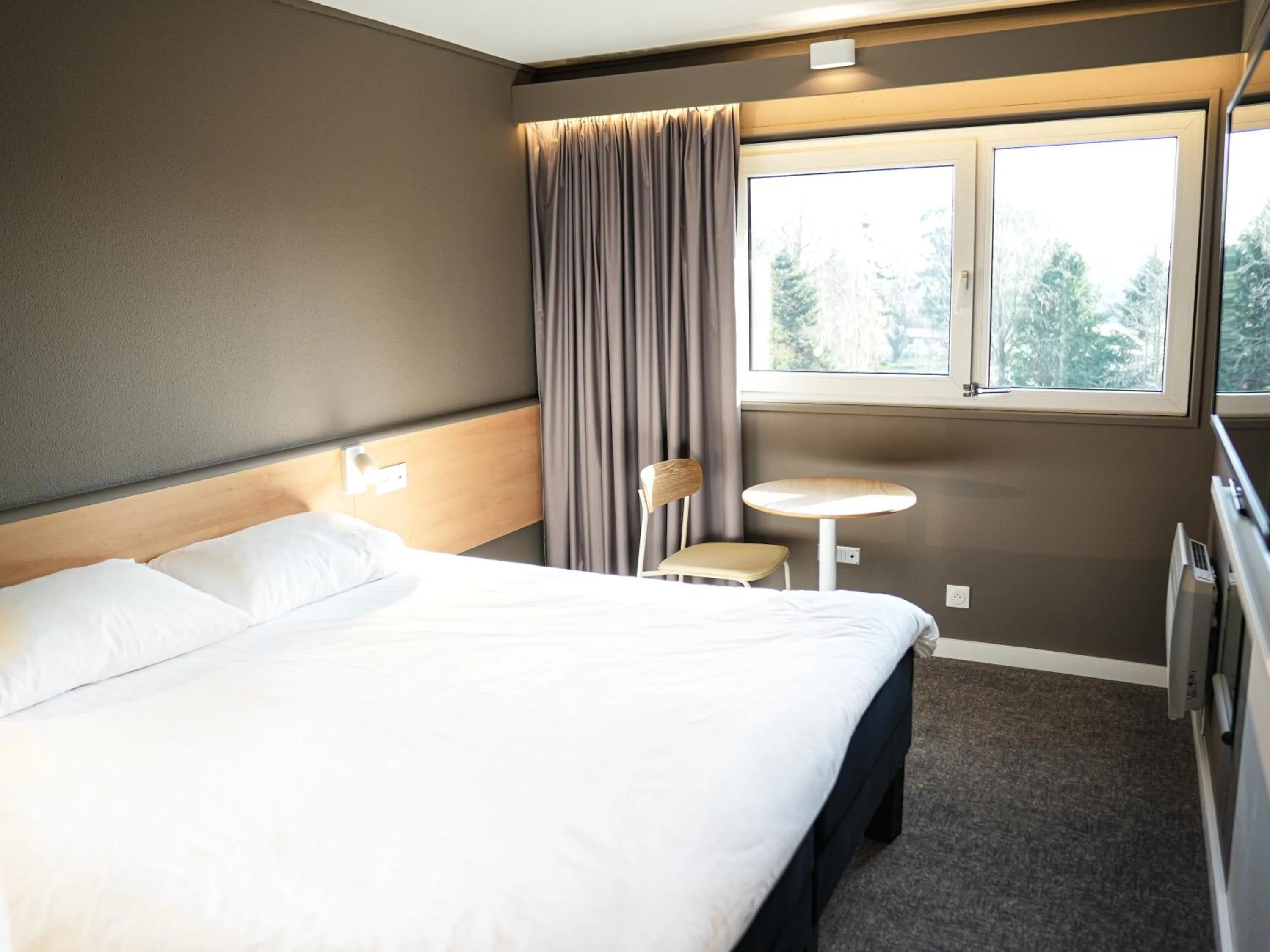 Photo of the whole room, Bed in ibis Caen Porte d’Angleterre