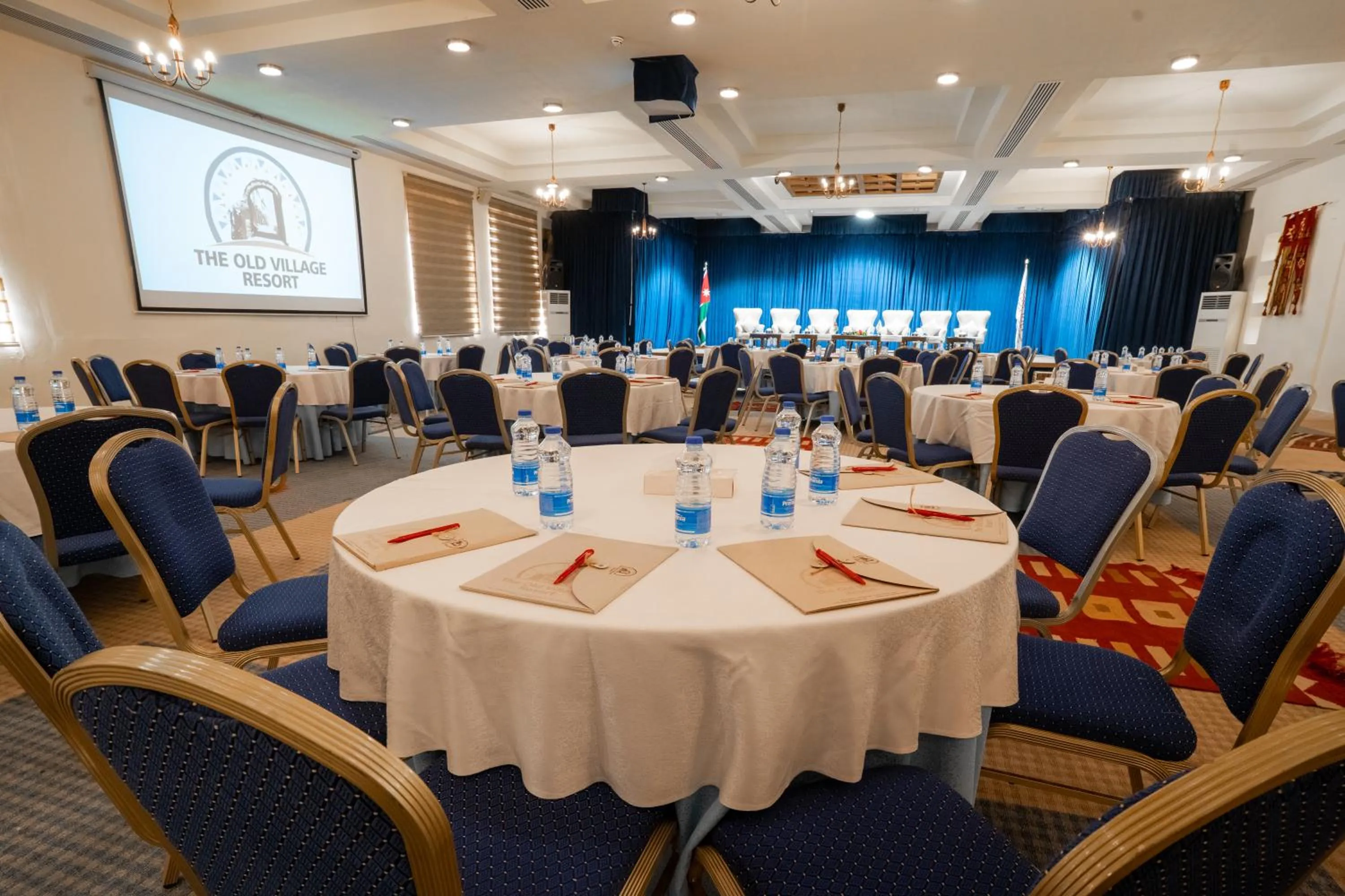 Restaurant/places to eat in The Old Village Hotel & Resort